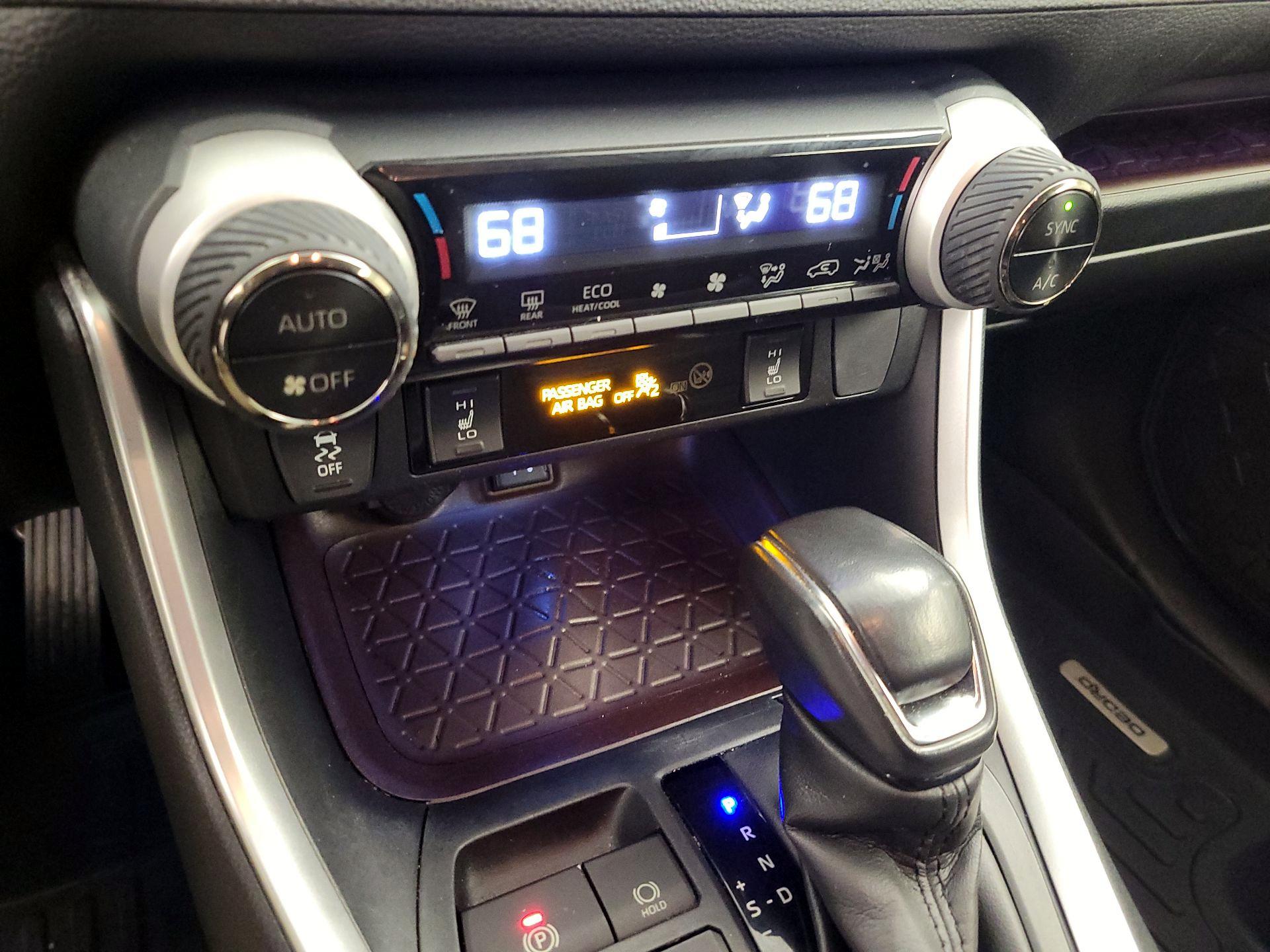 Thumbnail: 2019 Toyota RAV4 - 16