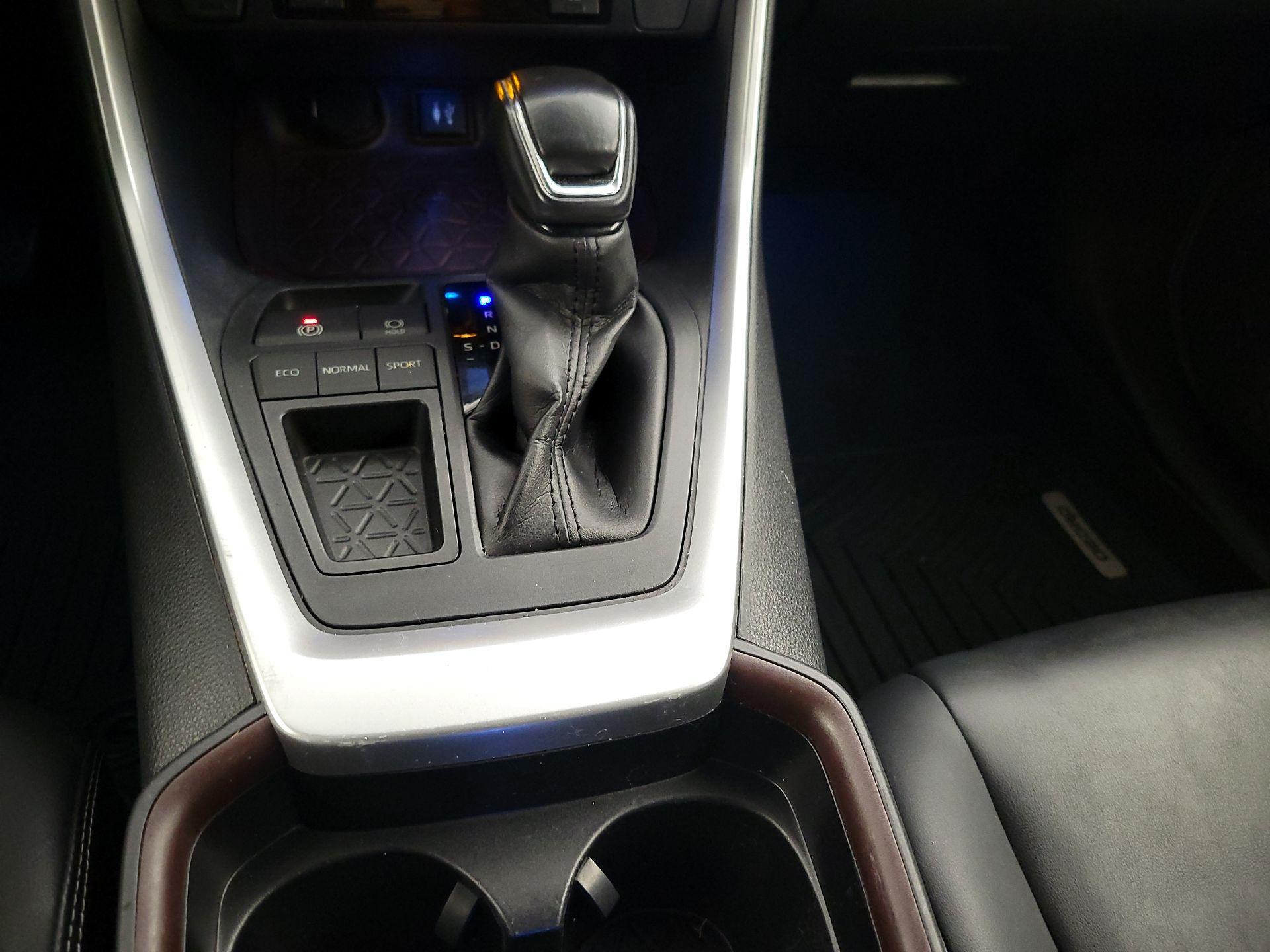 Thumbnail: 2019 Toyota RAV4 - 17