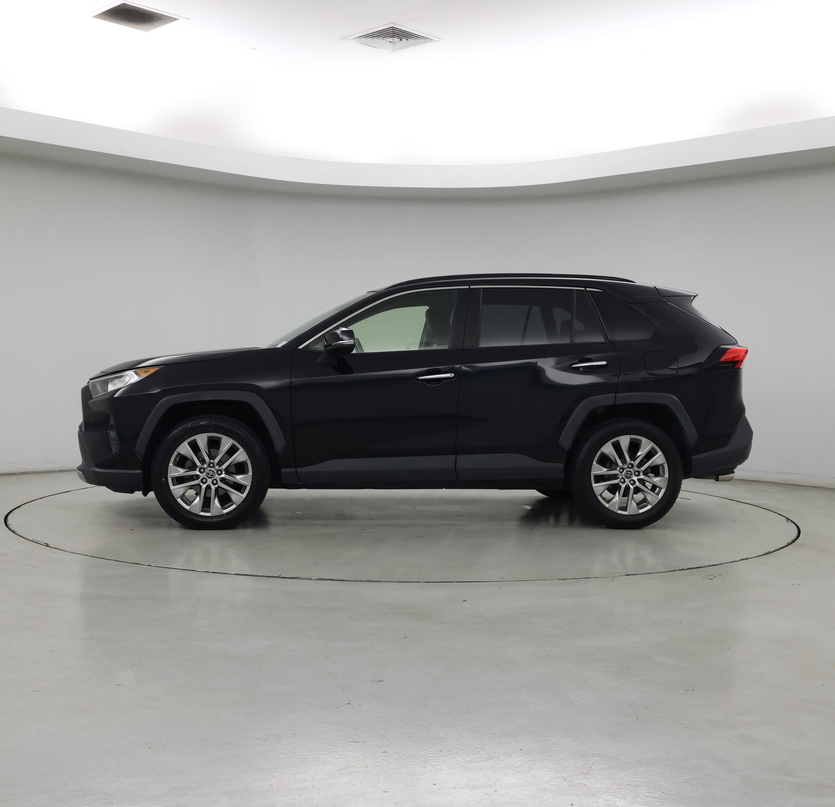 Thumbnail: 2019 Toyota RAV4 - 3