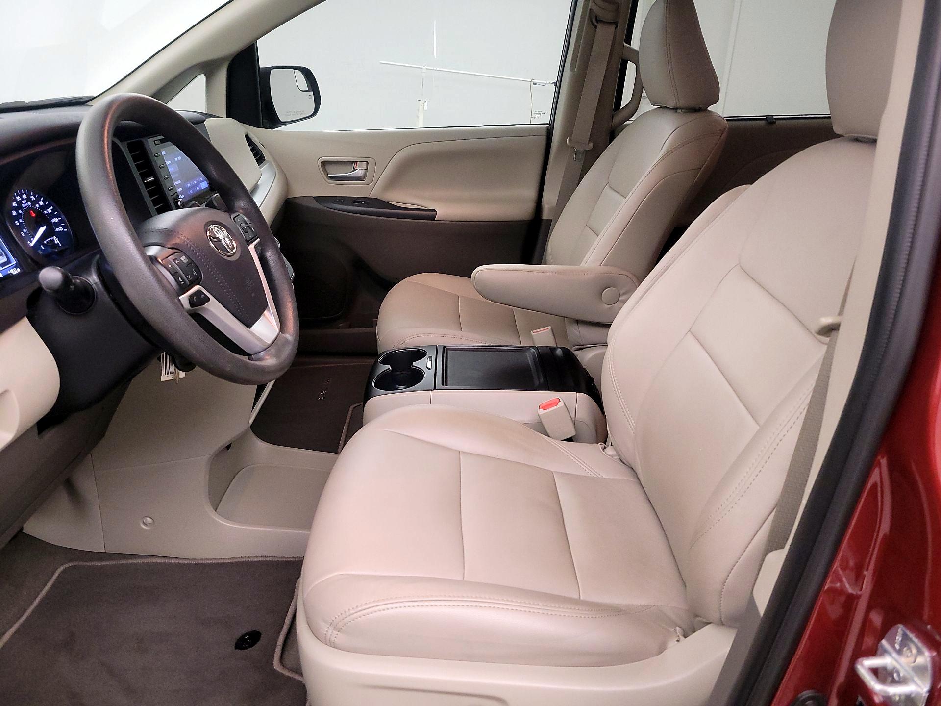 Thumbnail: 2020 Toyota Sienna - 11