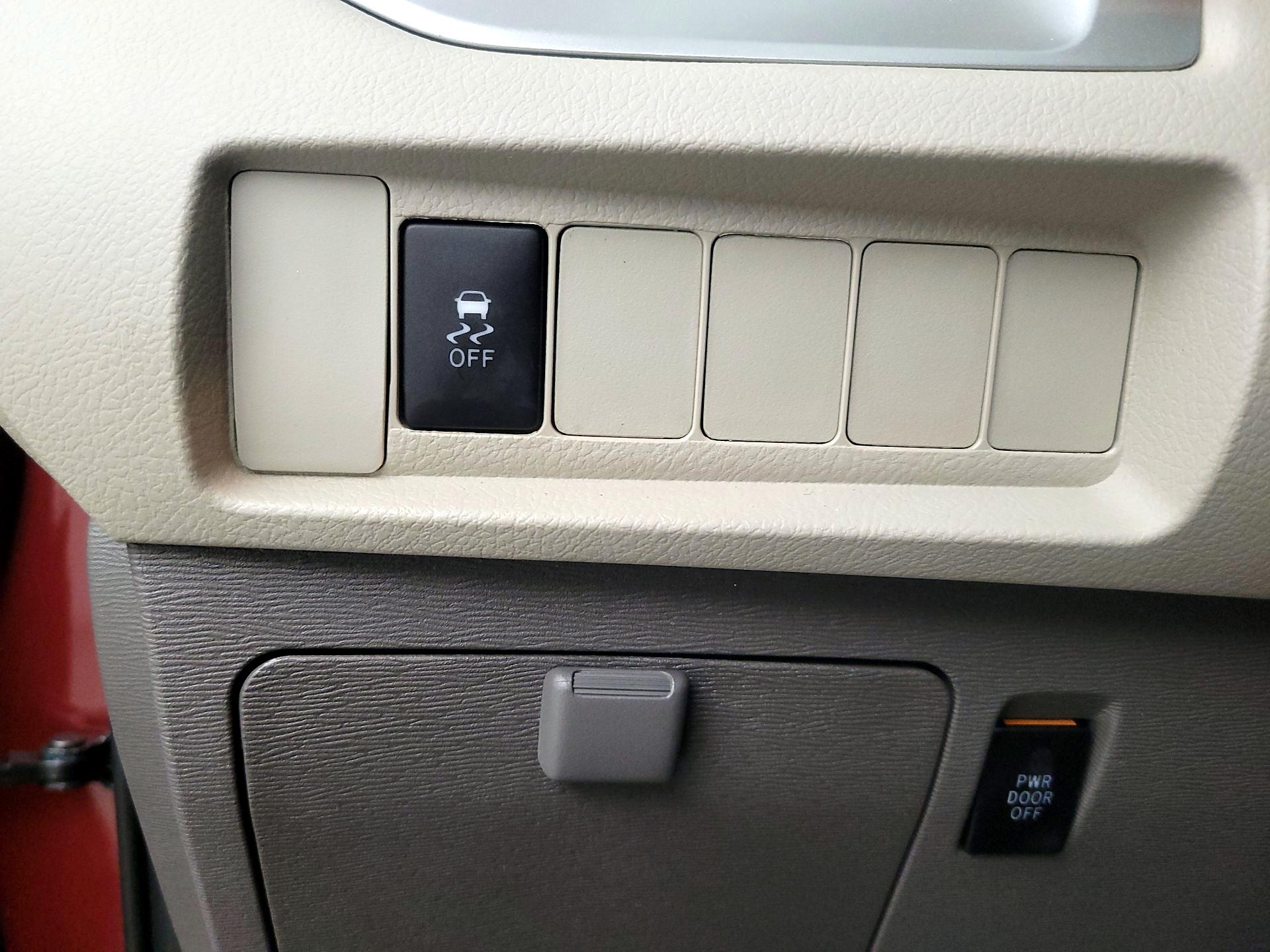 Thumbnail: 2020 Toyota Sienna - 13