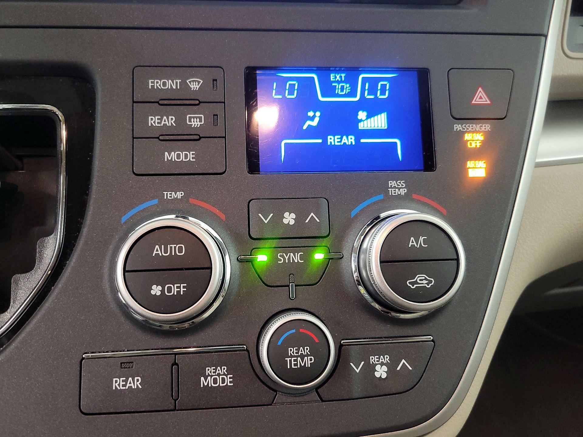 Thumbnail: 2020 Toyota Sienna - 16