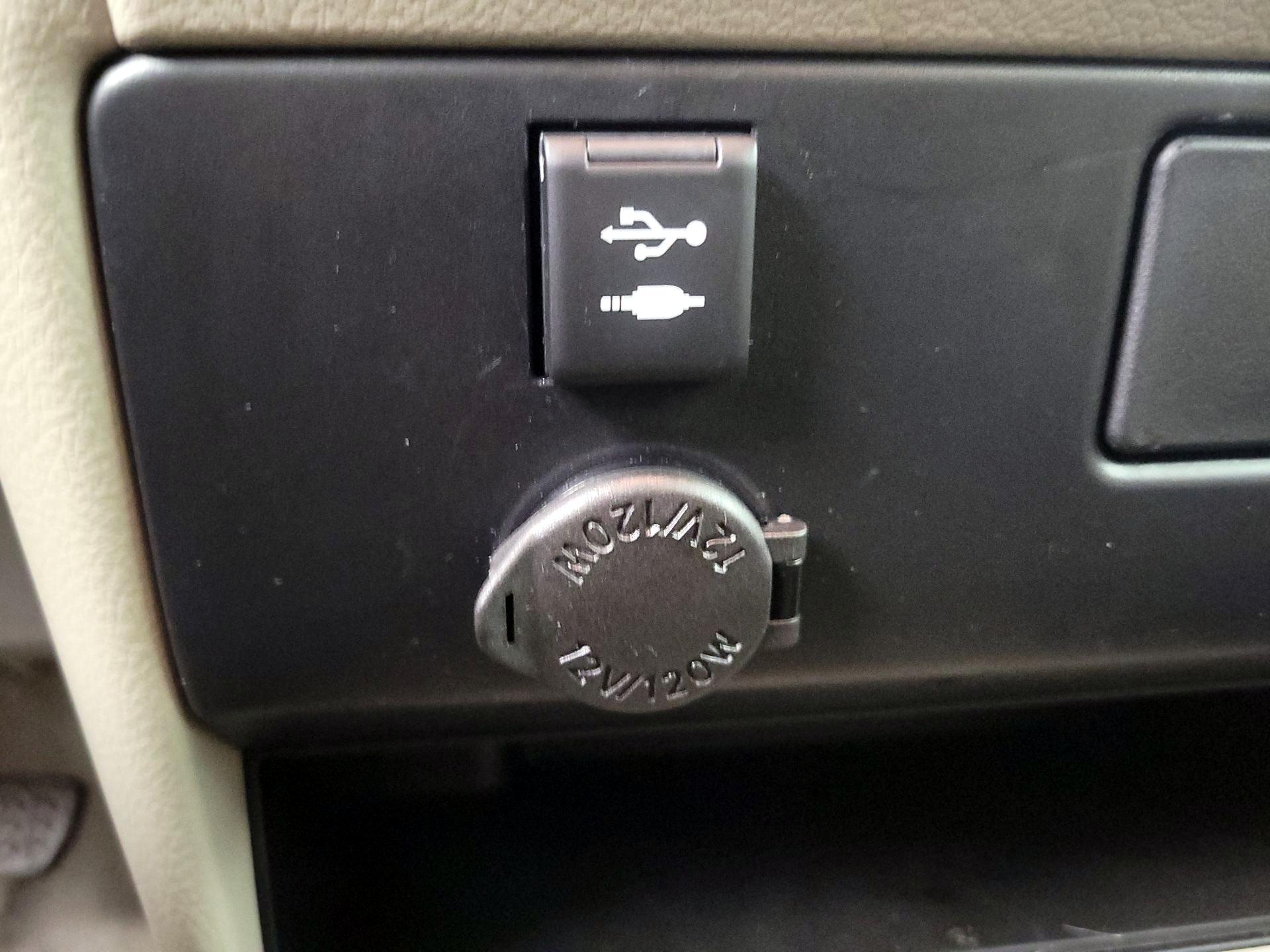 Thumbnail: 2020 Toyota Sienna - 18