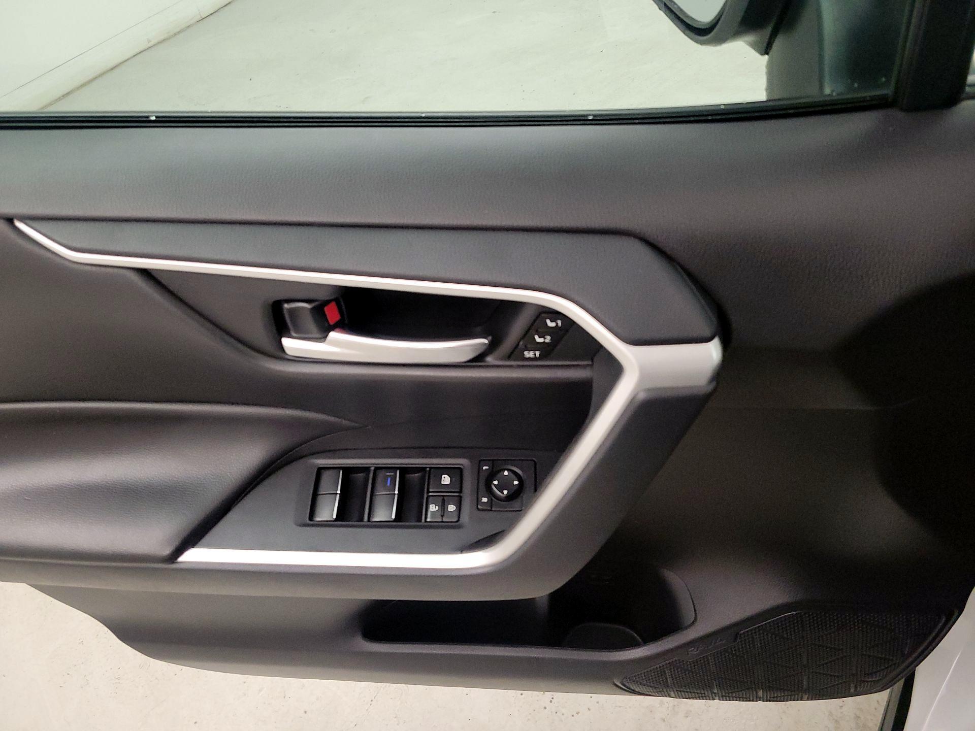 Thumbnail: 2021 Toyota RAV4 - 12