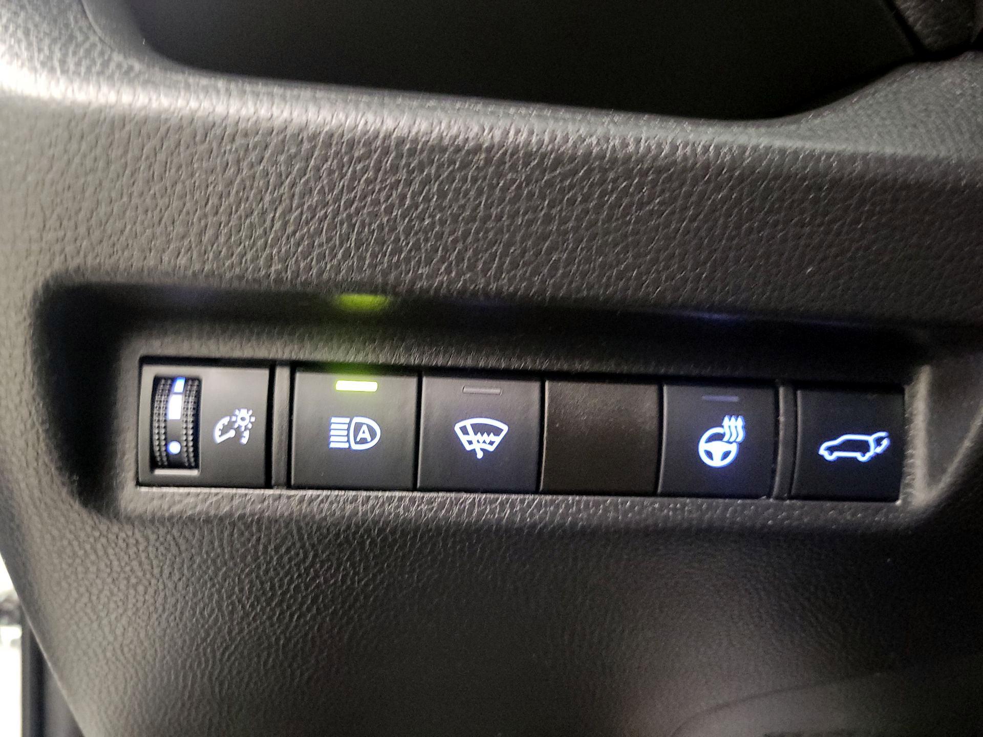 Thumbnail: 2021 Toyota RAV4 - 13