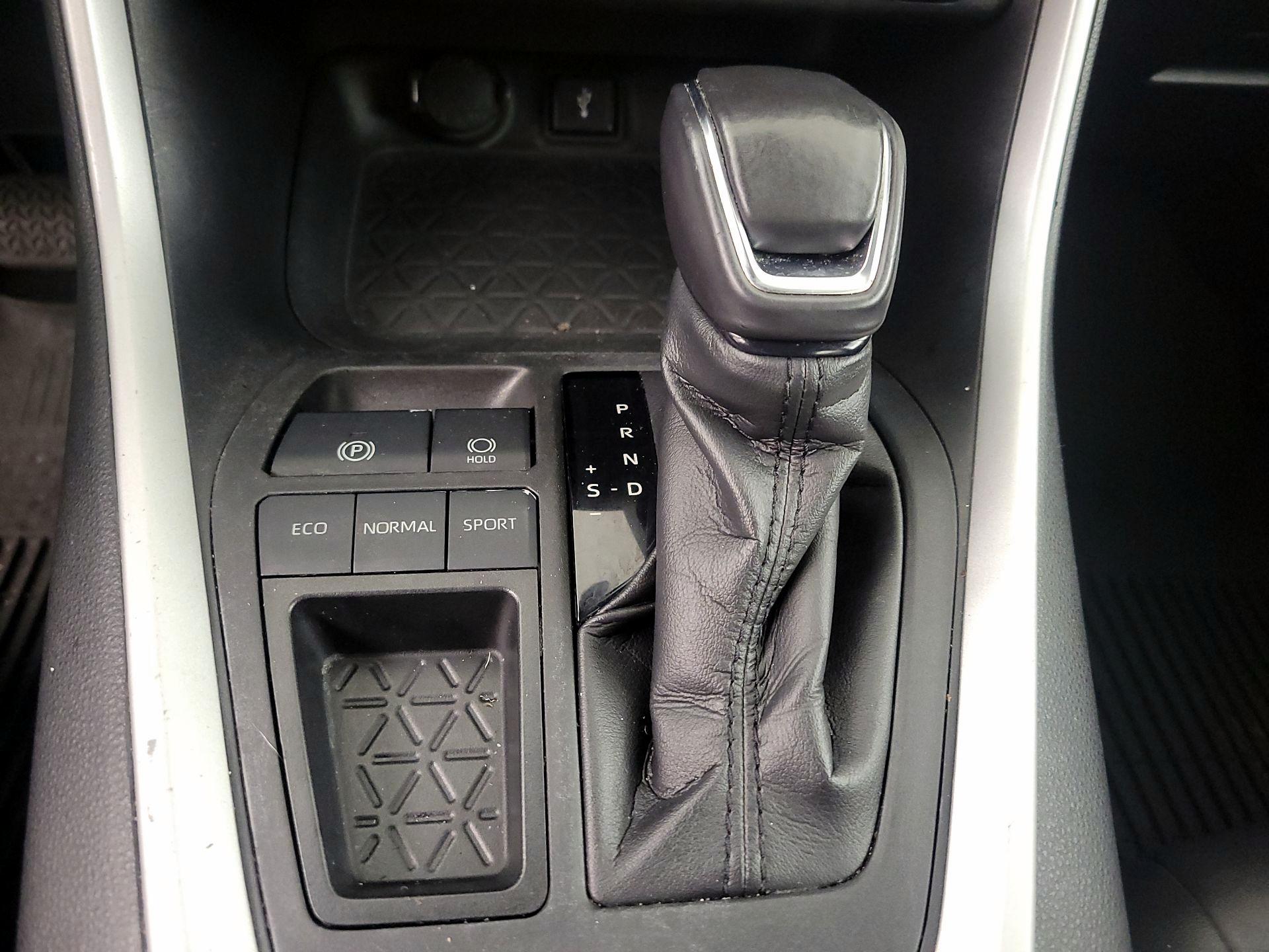 Thumbnail: 2021 Toyota RAV4 - 17