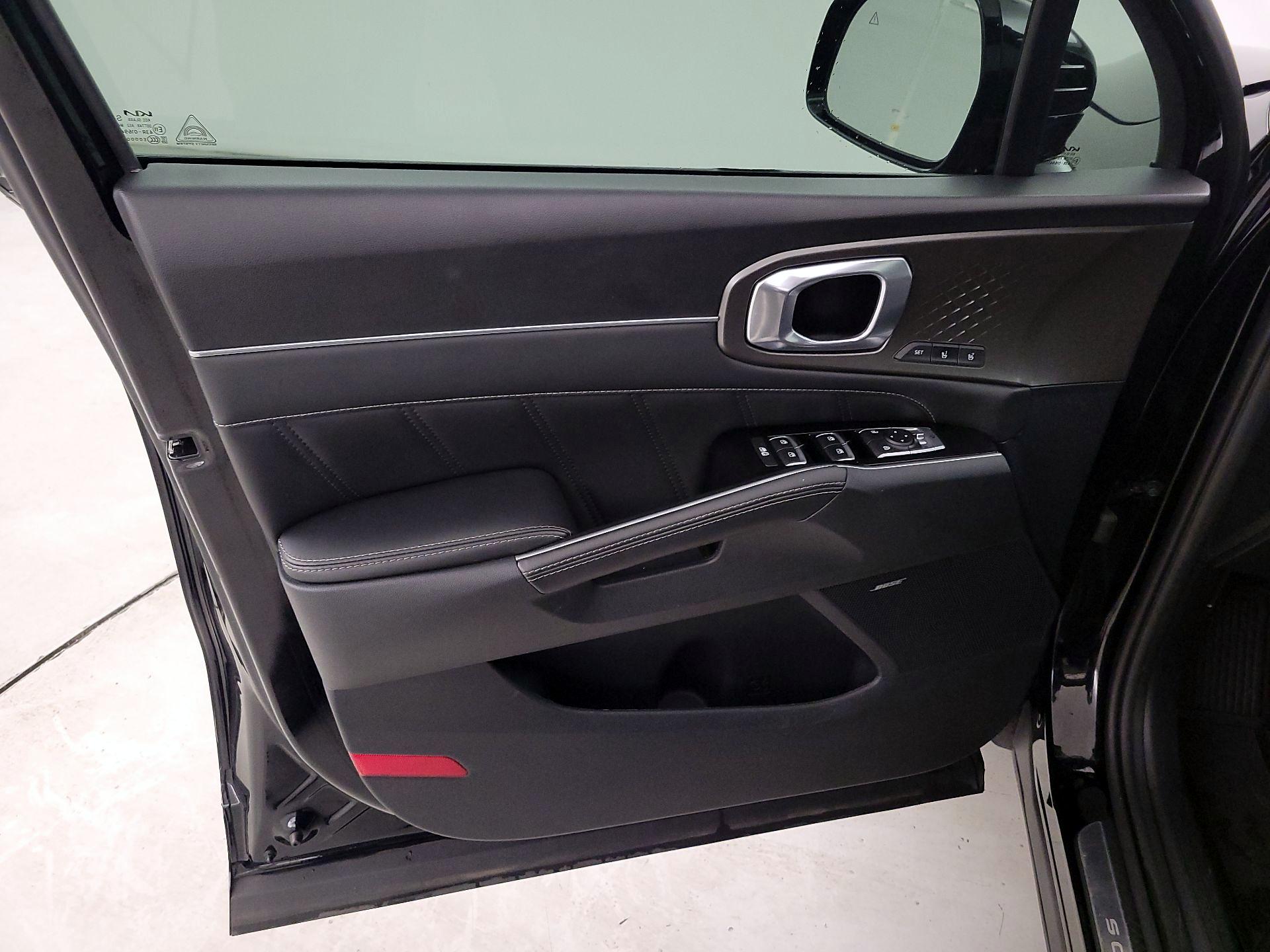 Thumbnail: 2023 Kia Sorento - 12