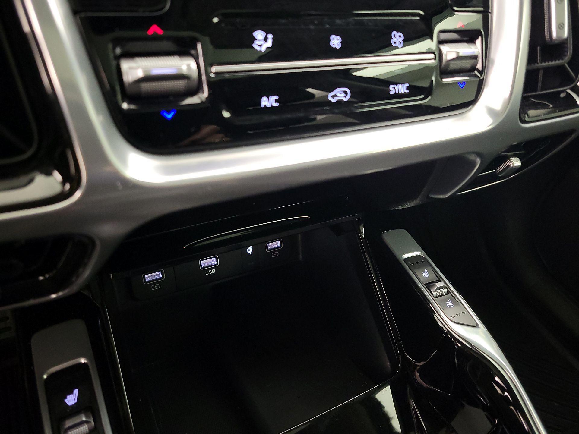 Thumbnail: 2023 Kia Sorento - 17