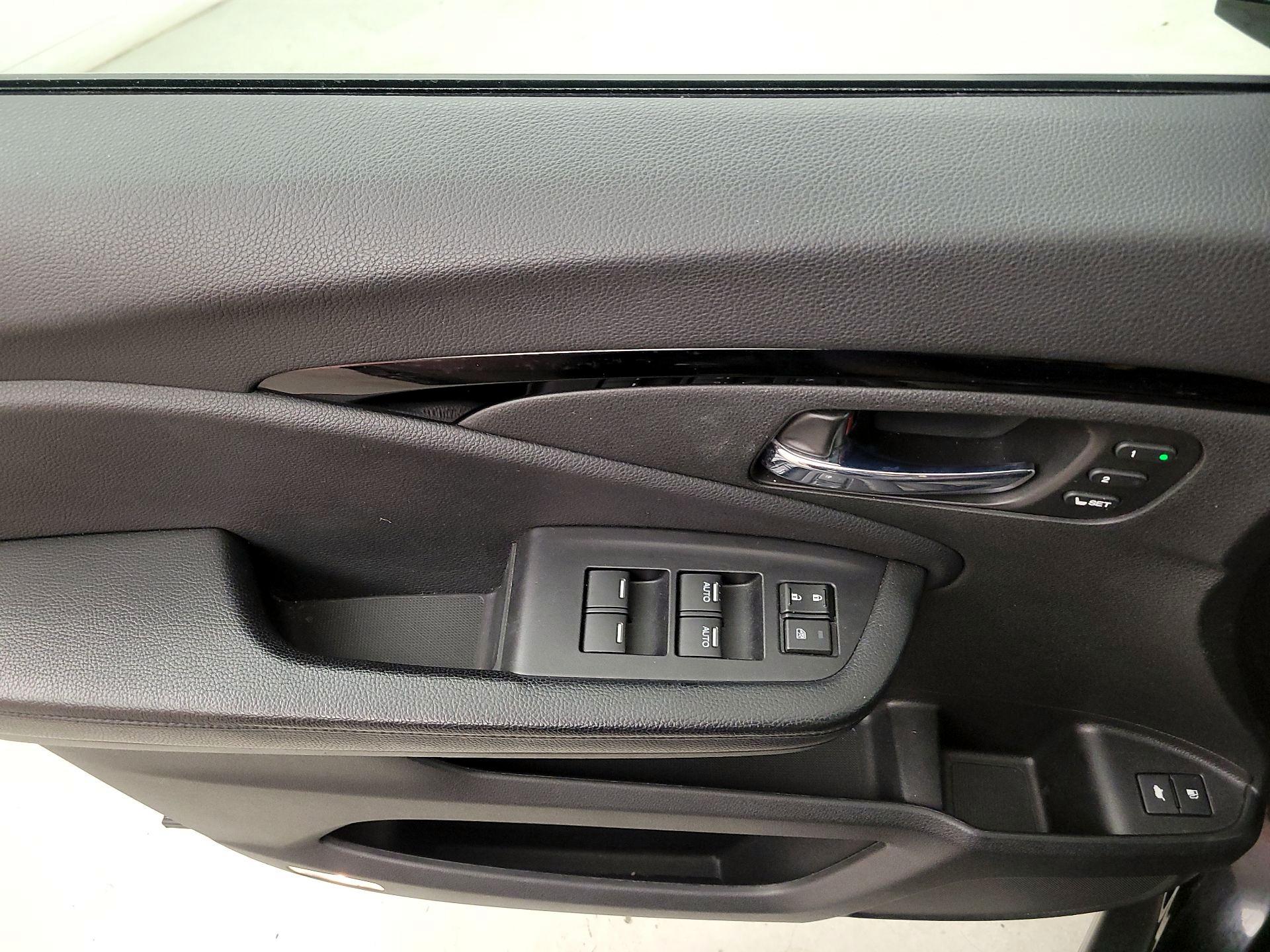 Thumbnail: 2019 Honda Pilot - 12