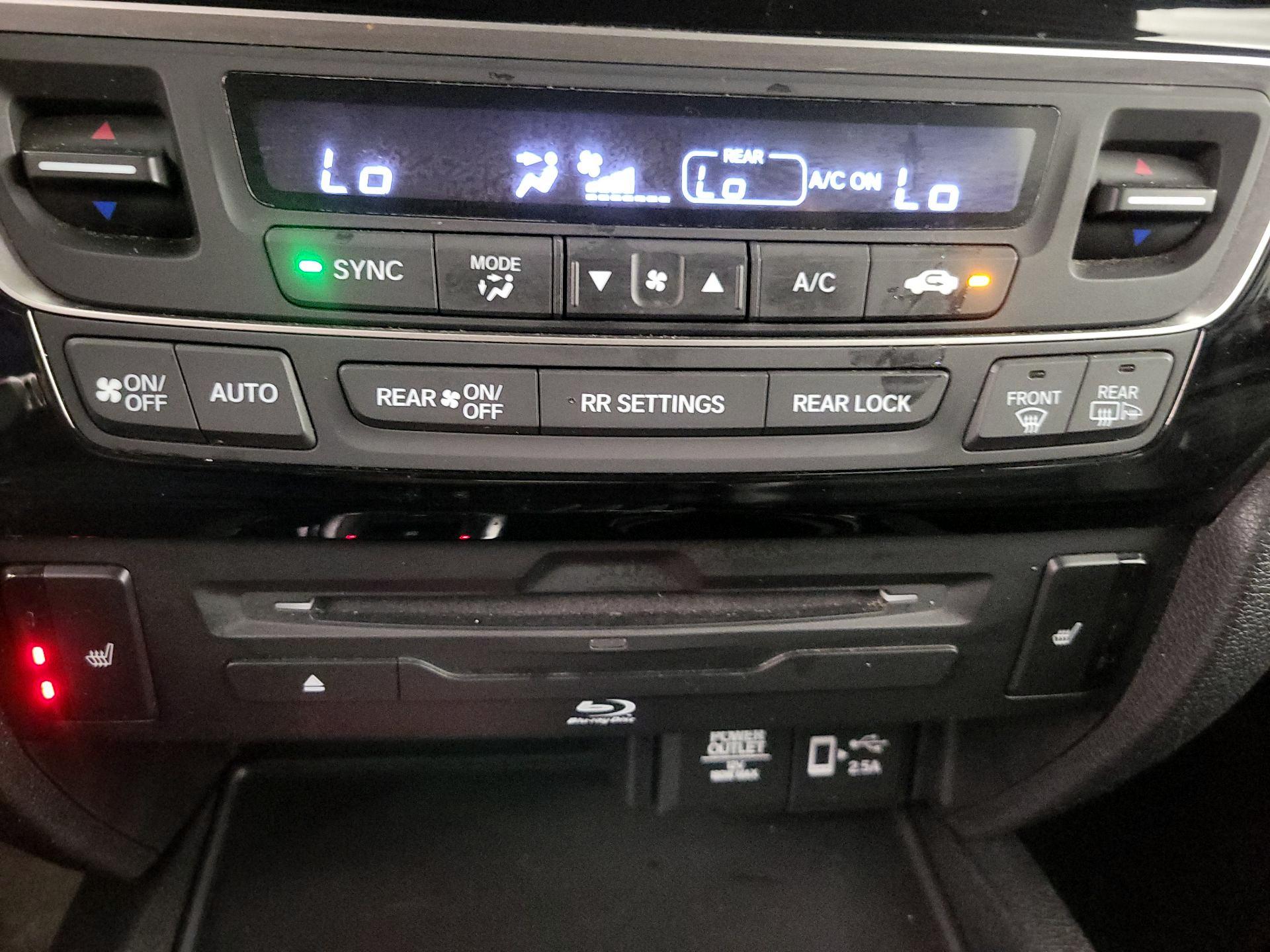 Thumbnail: 2019 Honda Pilot - 17