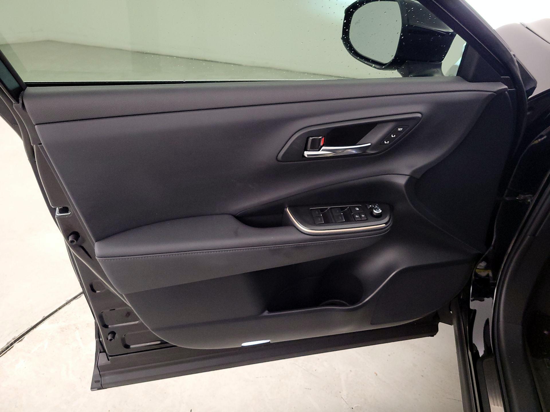 Thumbnail: 2023 Toyota Crown - 12