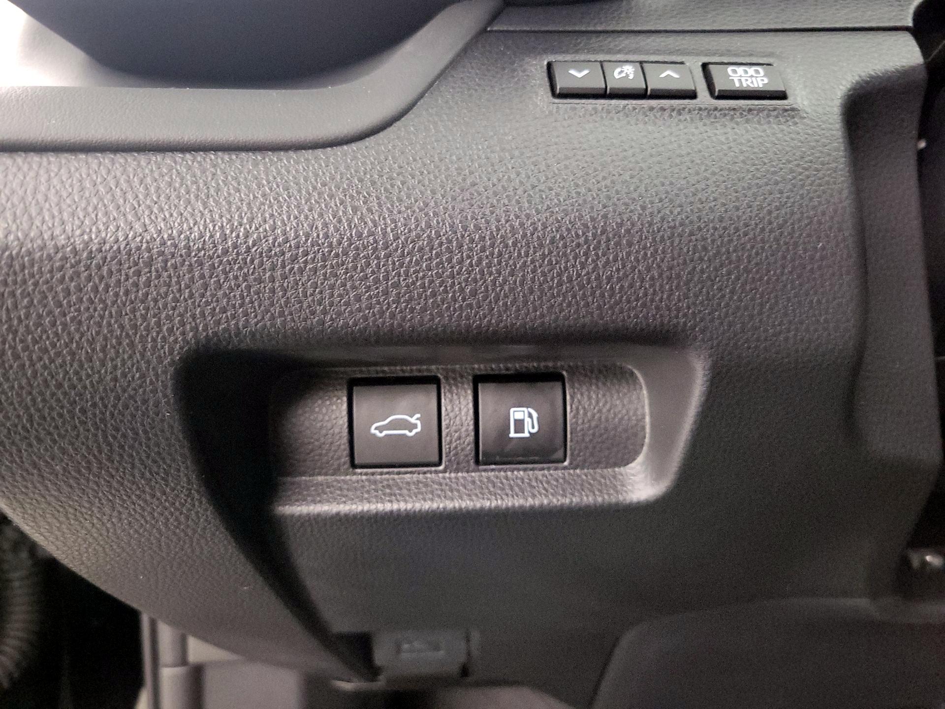 Thumbnail: 2023 Toyota Crown - 13