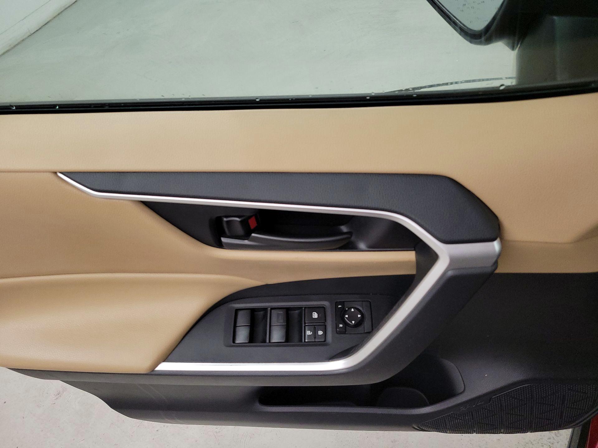 Thumbnail: 2019 Toyota RAV4 - 12