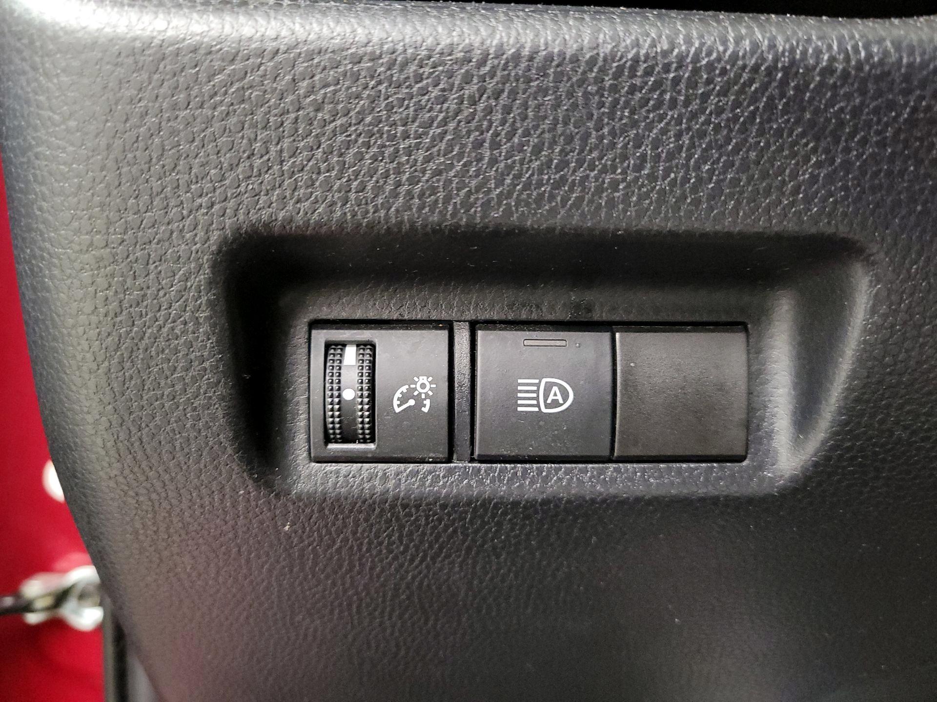 Thumbnail: 2019 Toyota RAV4 - 13