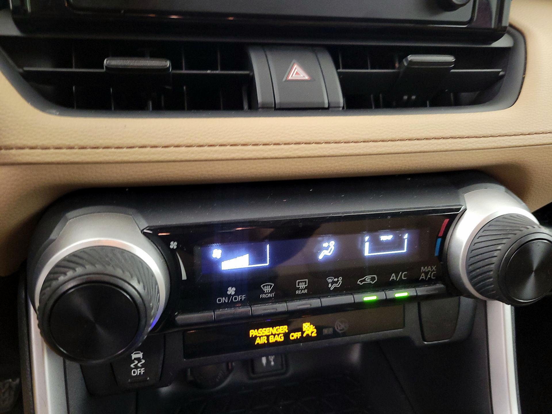 Thumbnail: 2019 Toyota RAV4 - 16