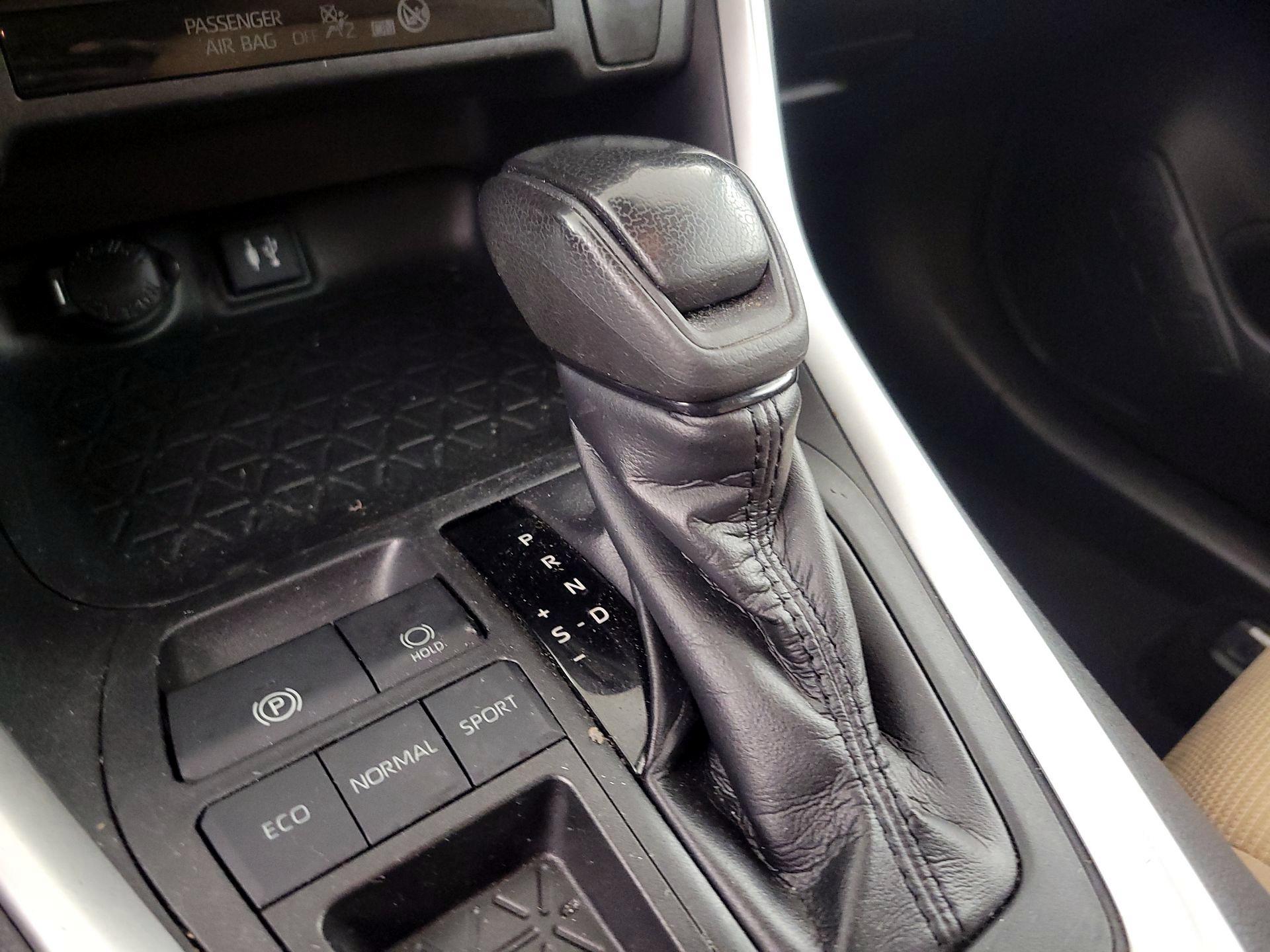 Thumbnail: 2019 Toyota RAV4 - 17