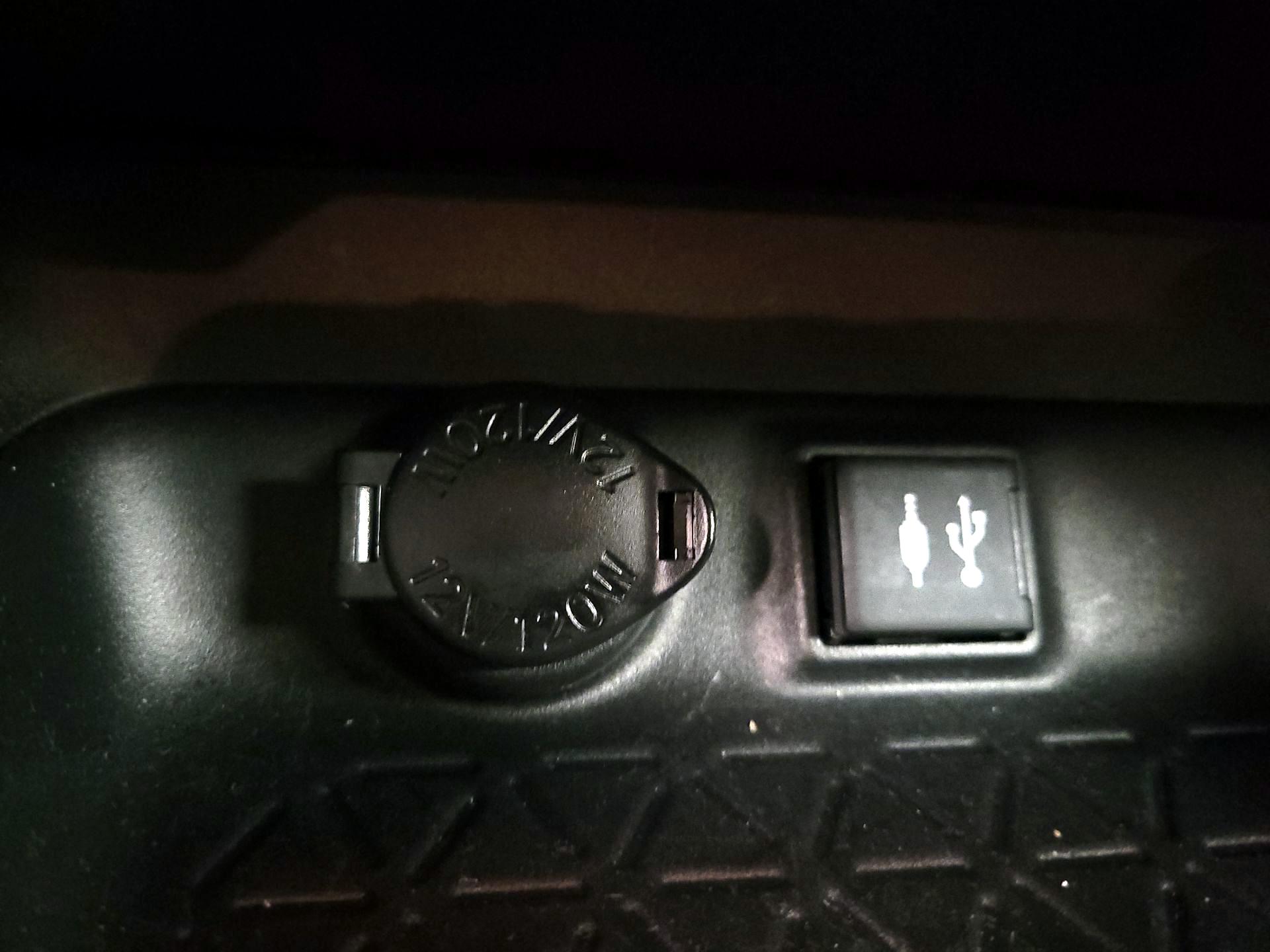 Thumbnail: 2019 Toyota RAV4 - 18