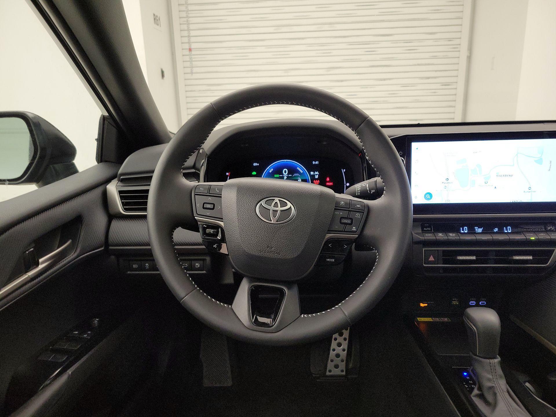 Thumbnail: 2025 Toyota Camry - 10