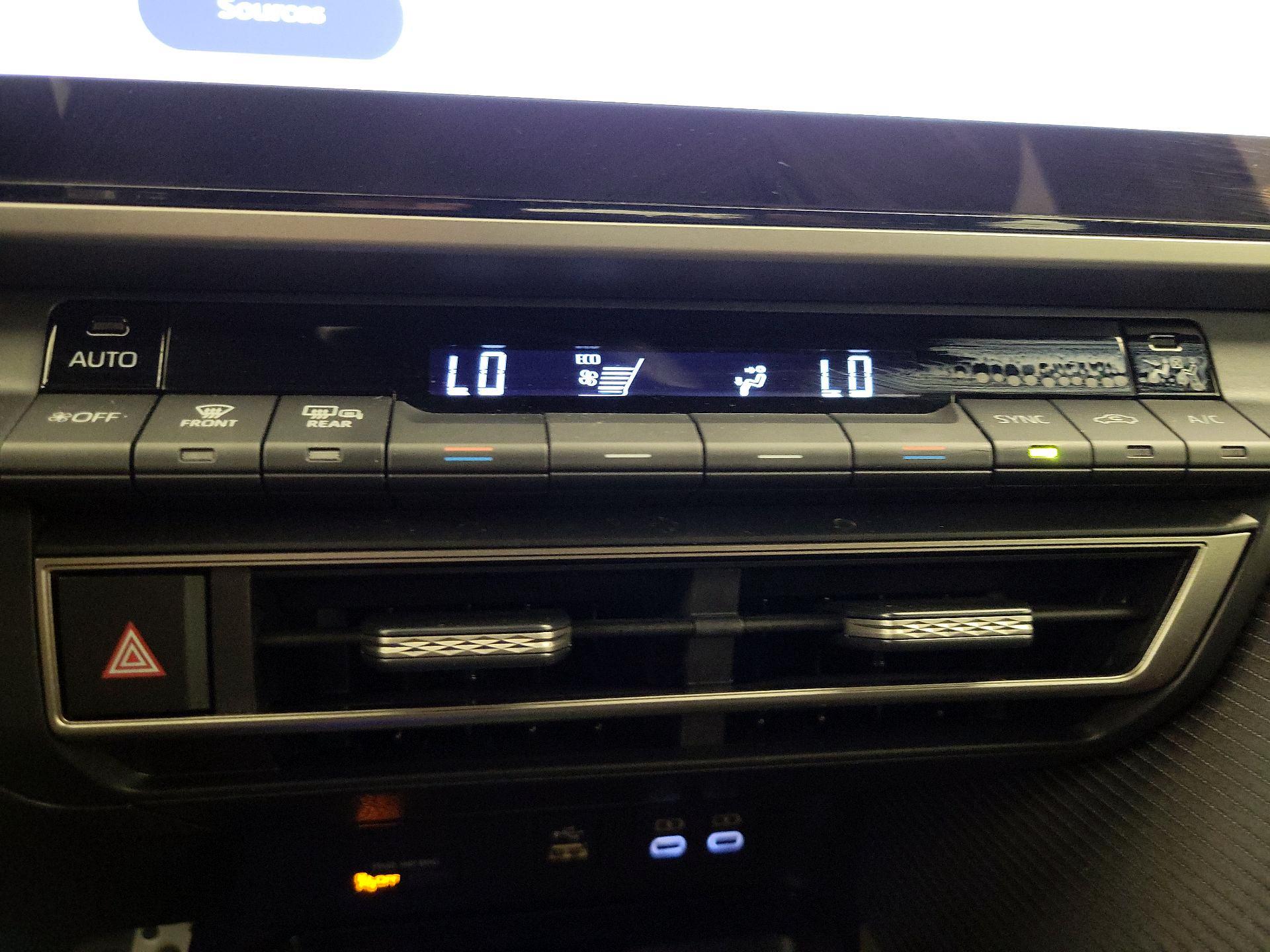 Thumbnail: 2025 Toyota Camry - 17