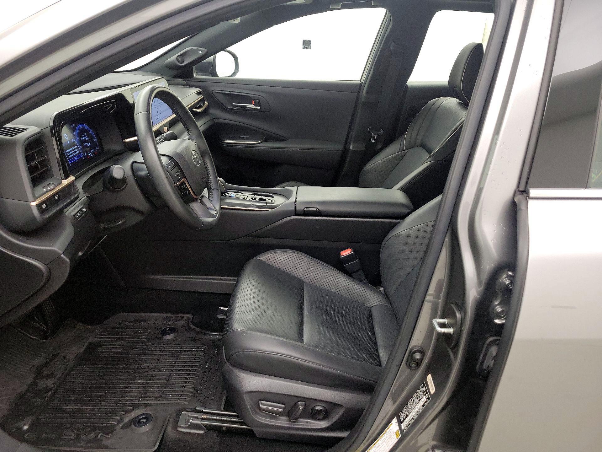 Thumbnail: 2023 Toyota Crown - 11