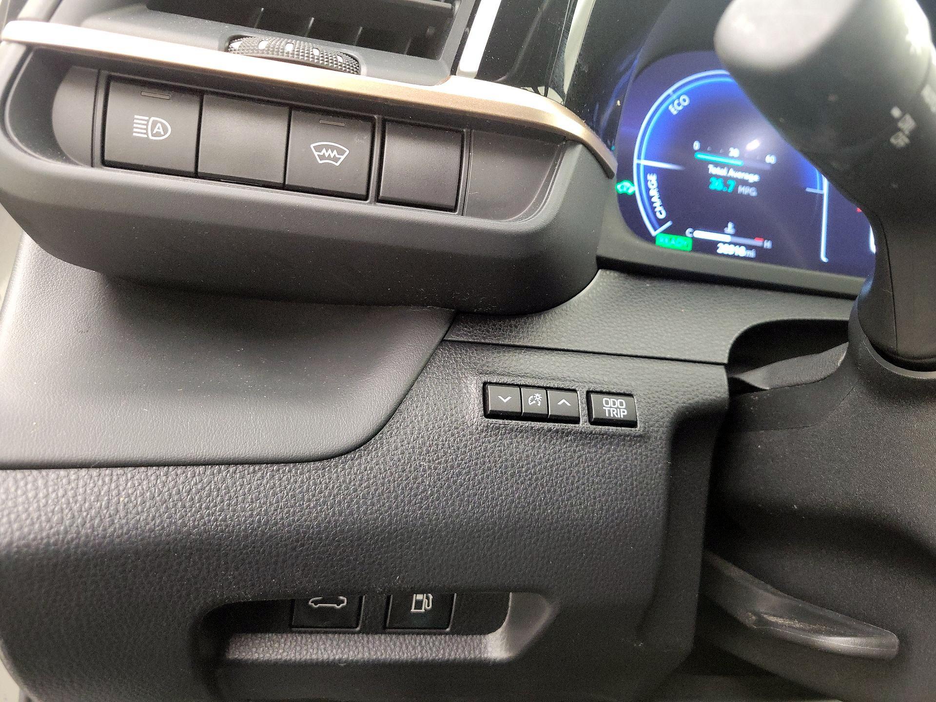 Thumbnail: 2023 Toyota Crown - 13