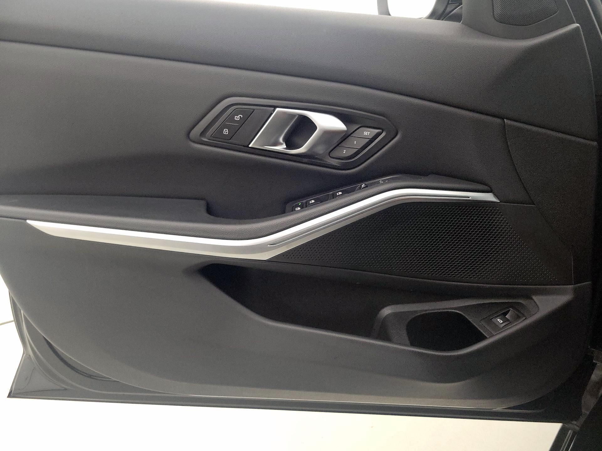 Thumbnail: 2025 BMW 3 Series - 12