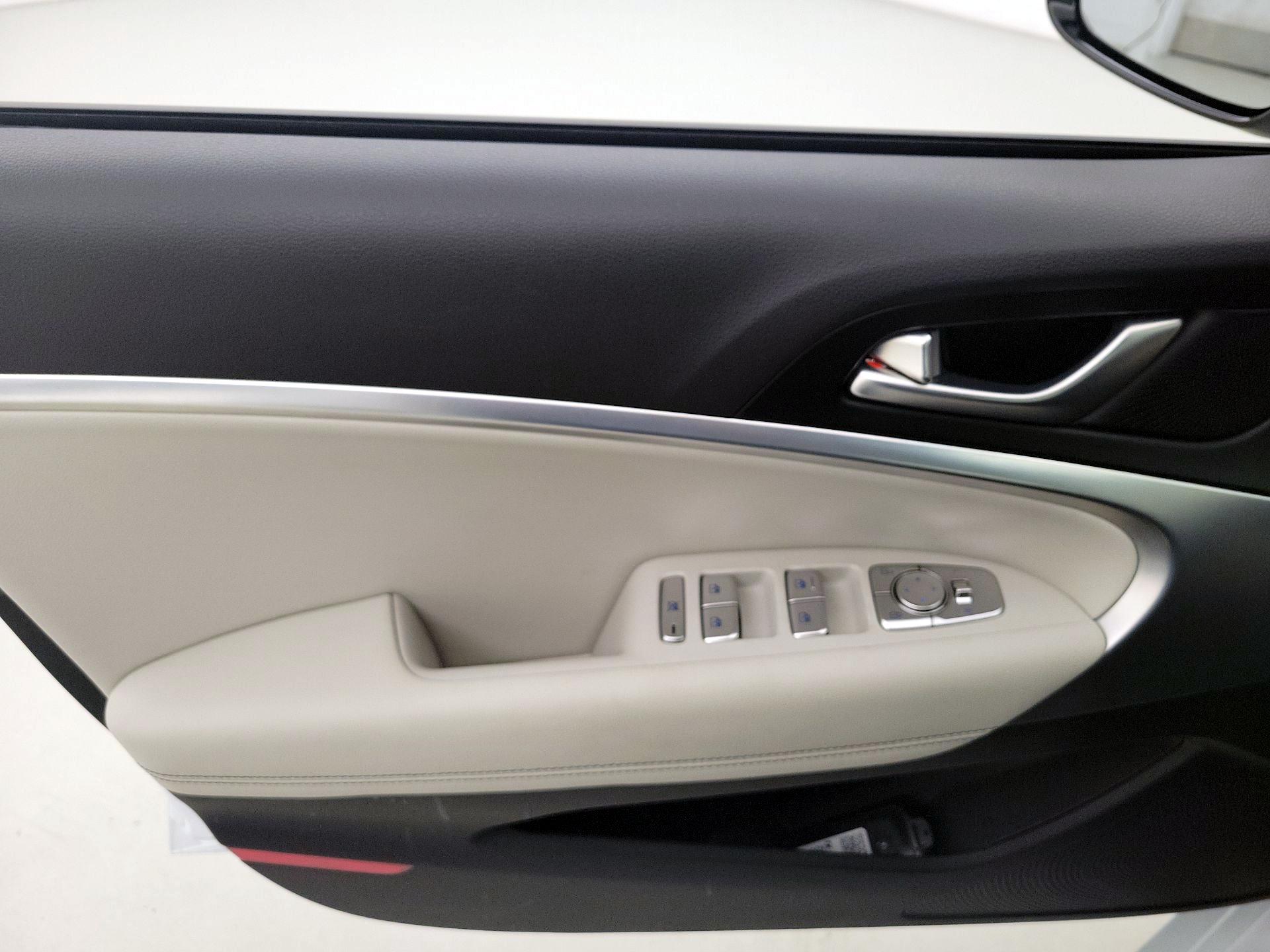 Thumbnail: 2025 Genesis G70 - 12