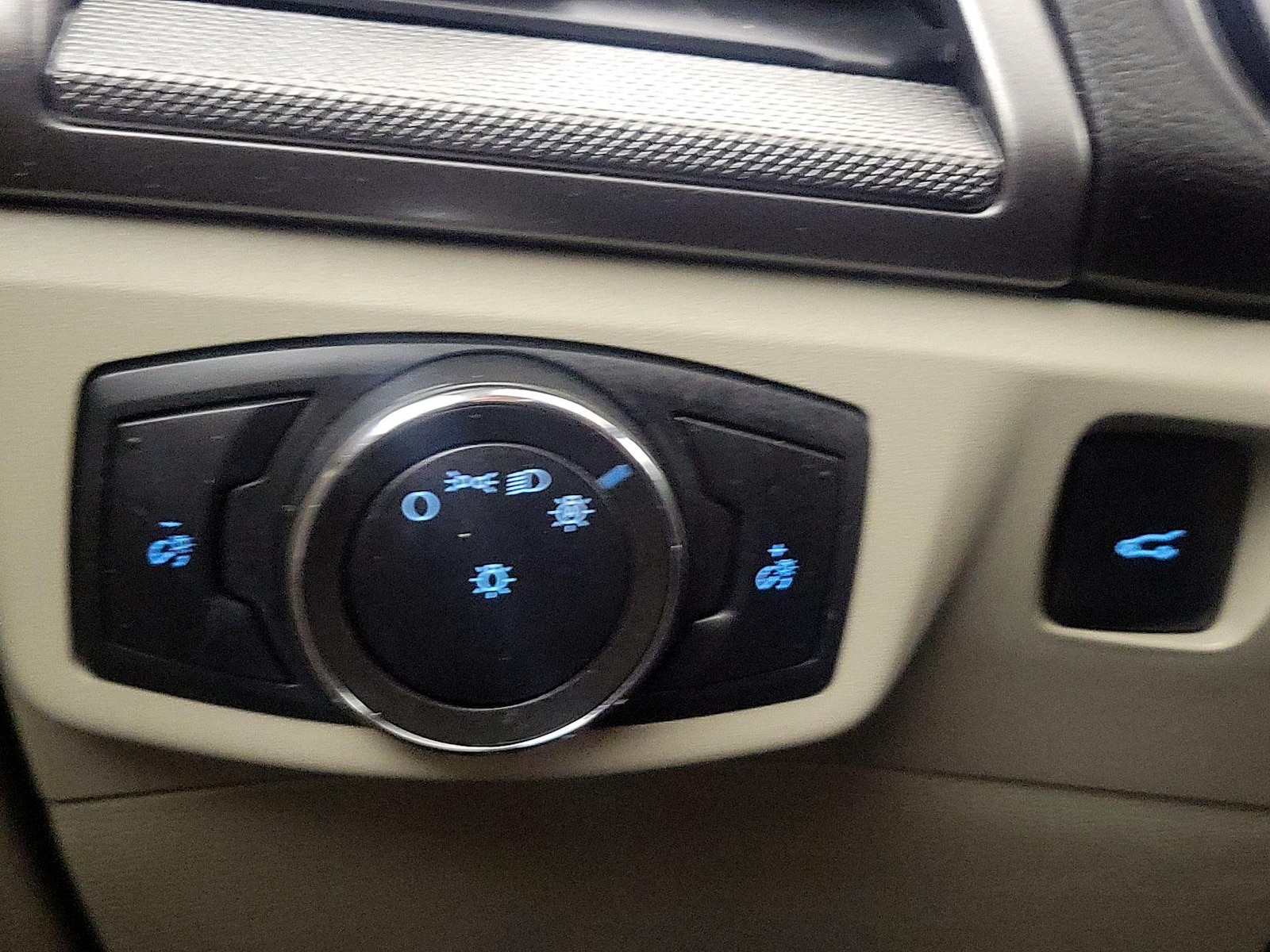 2020 Ford Fusion Hybrid SE - Photo 14
