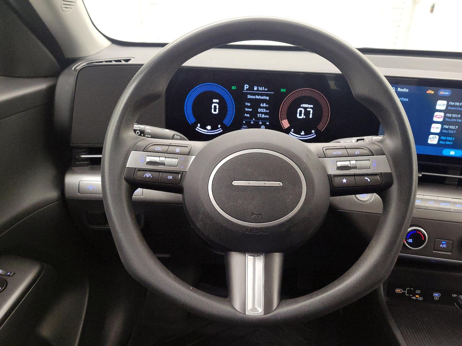 2025 Hyundai Kona SE - Photo 11