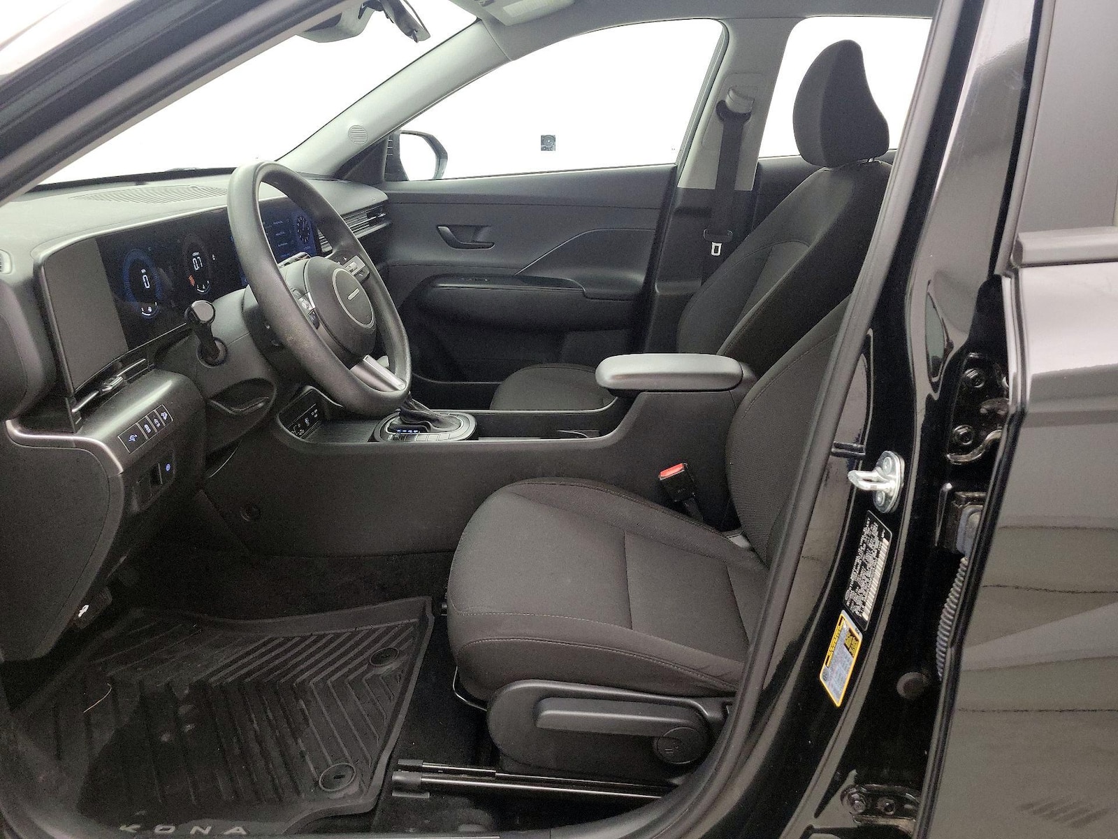 2025 Hyundai Kona SE - Photo 12