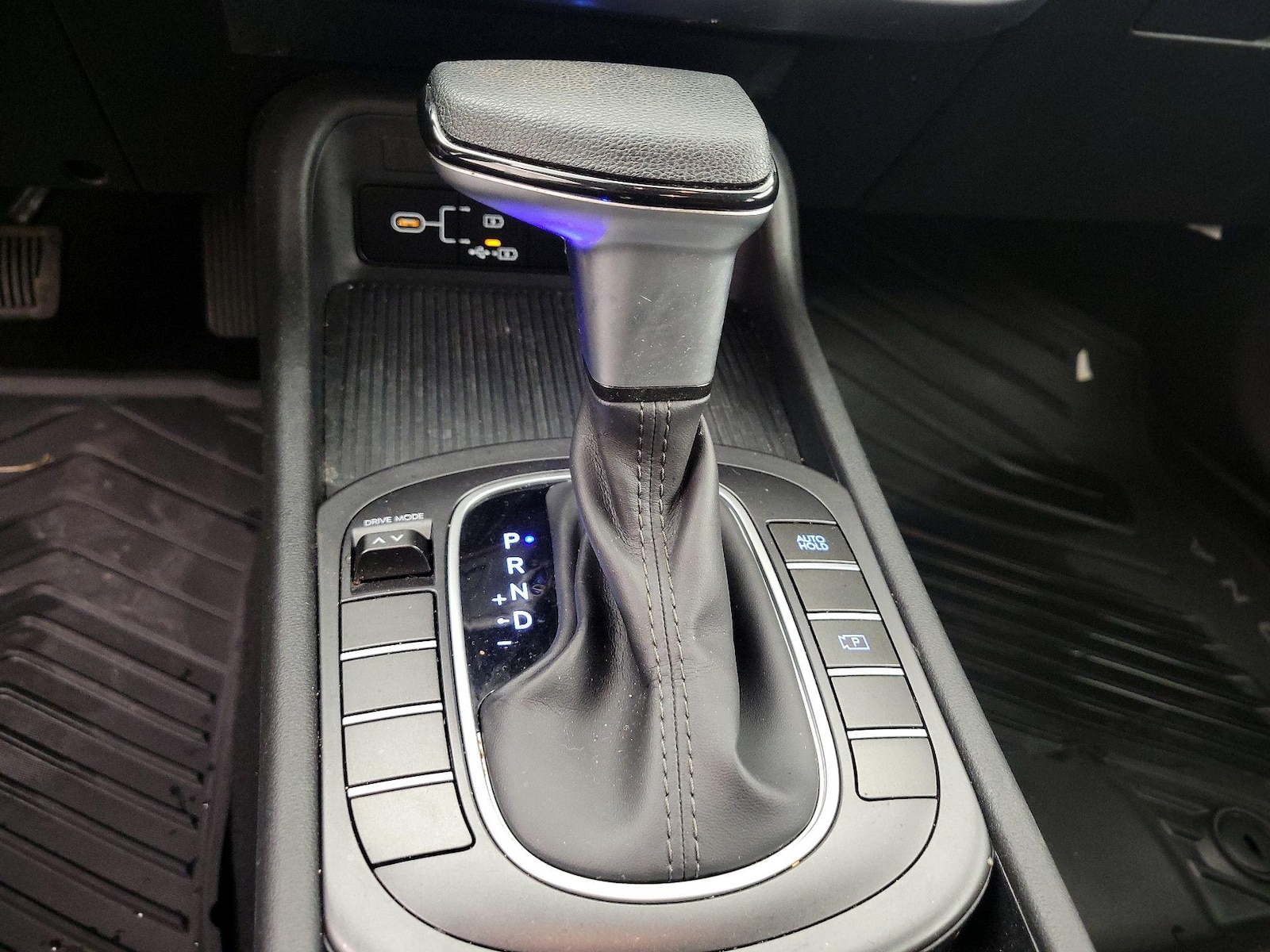 2025 Hyundai Kona SE - Photo 18