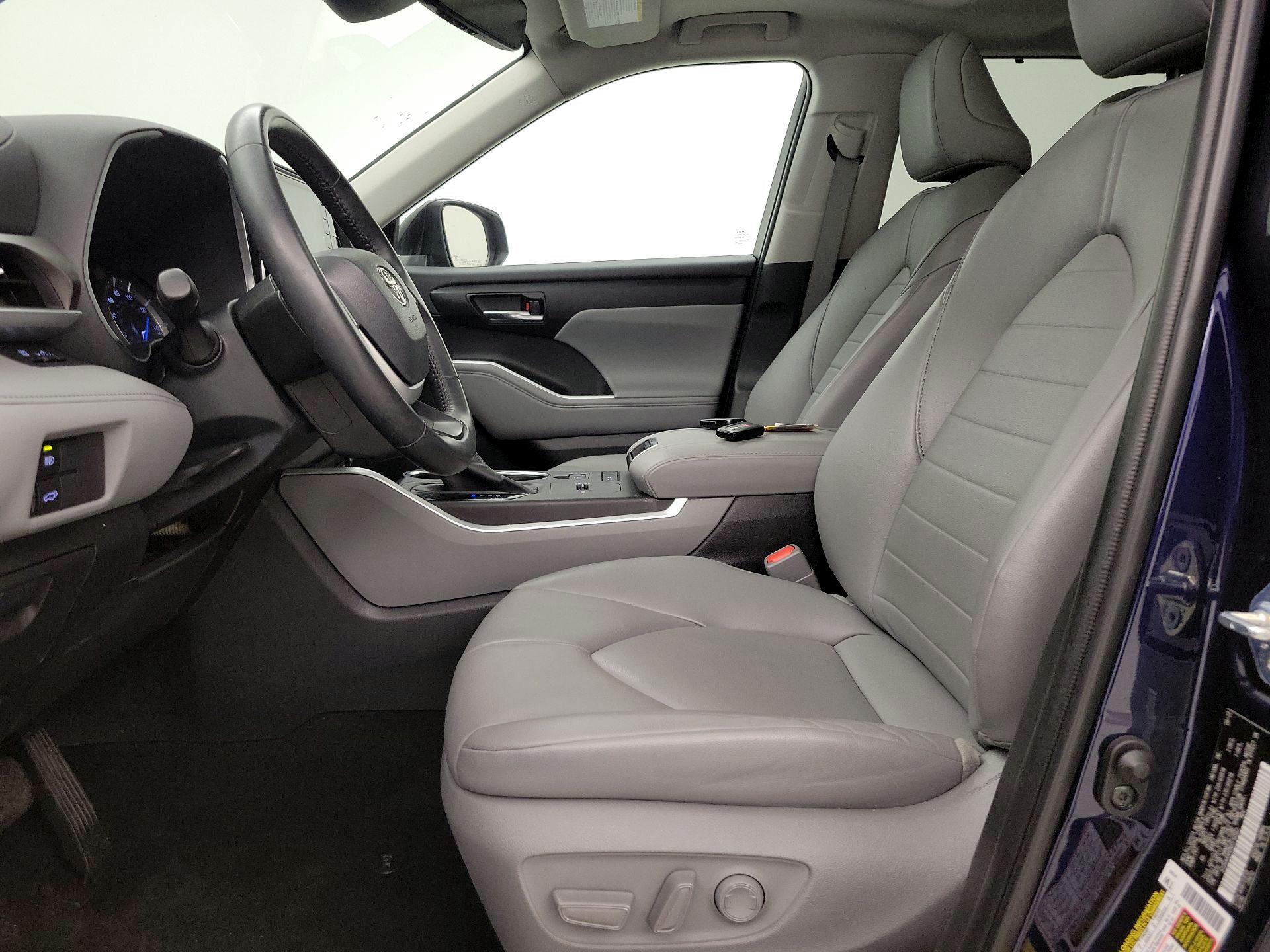 Thumbnail: 2022 Toyota Highlander - 11