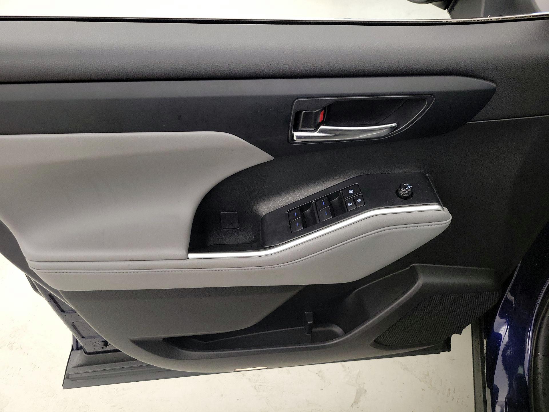 Thumbnail: 2022 Toyota Highlander - 12