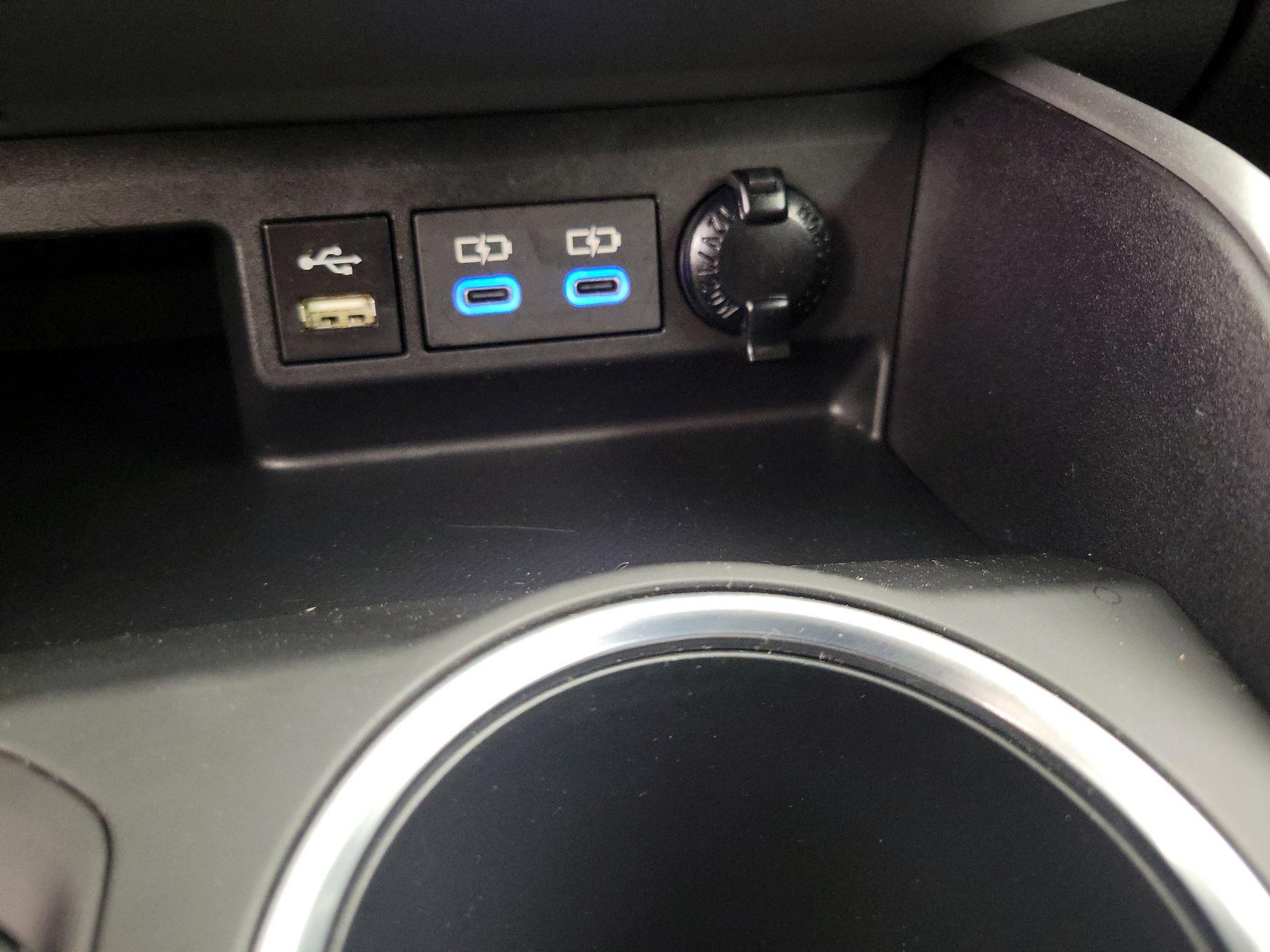 Thumbnail: 2022 Toyota Highlander - 18