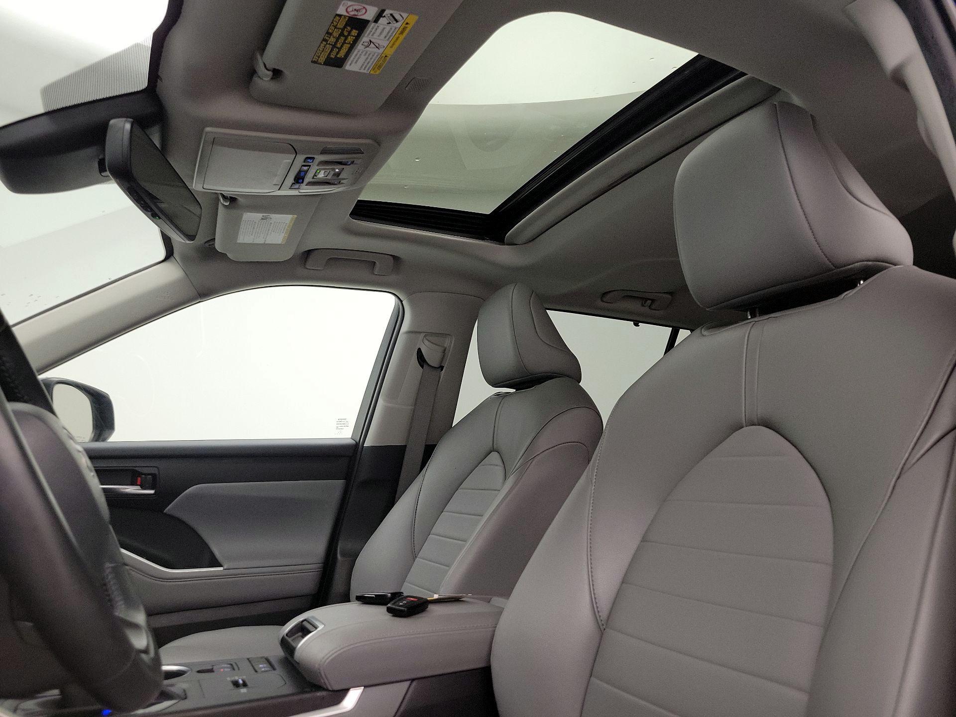 Thumbnail: 2022 Toyota Highlander - 19