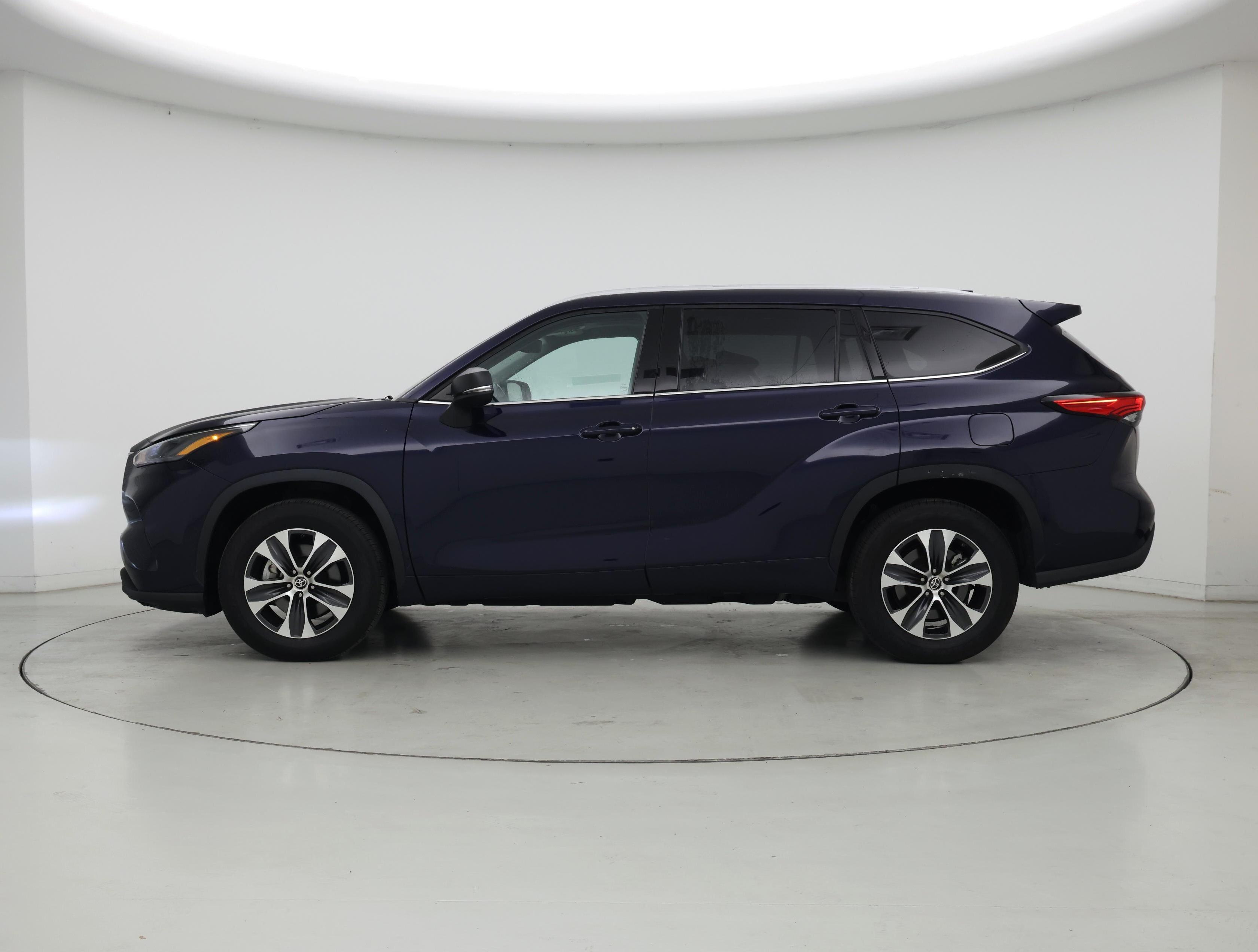 Thumbnail: 2022 Toyota Highlander - 3