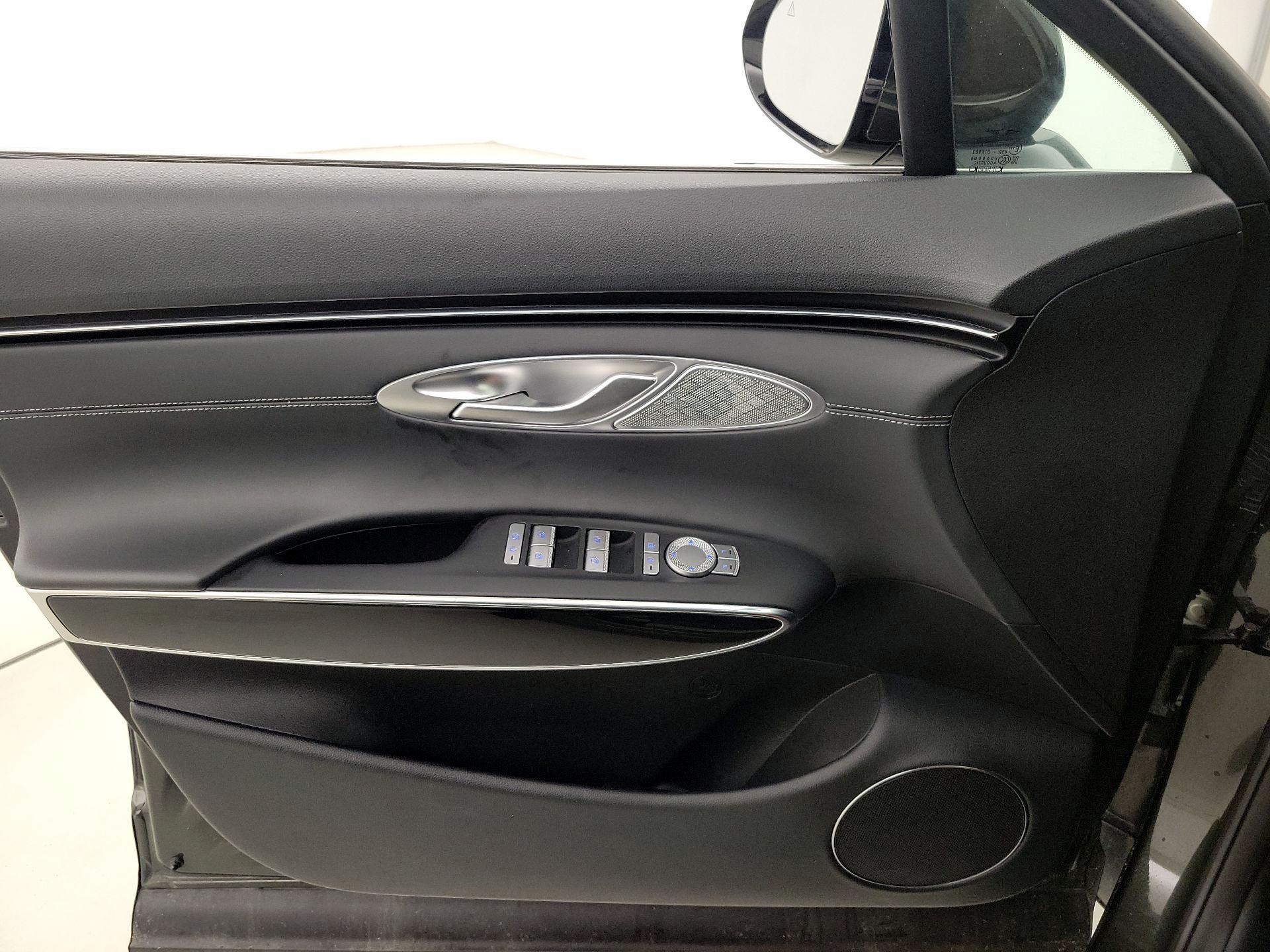 Thumbnail: 2025 Genesis GV70 - 12