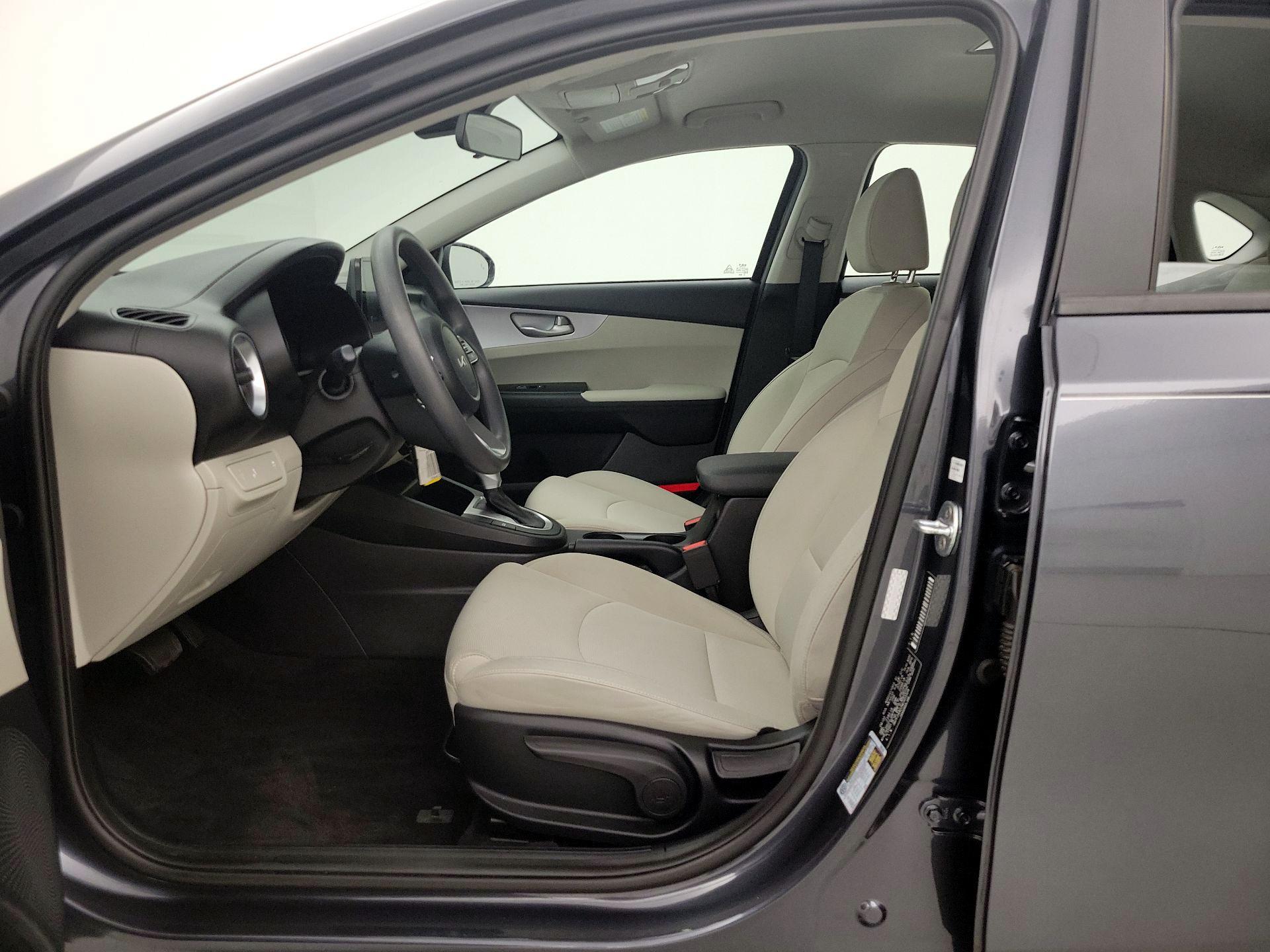 Thumbnail: 2022 Kia Forte - 11