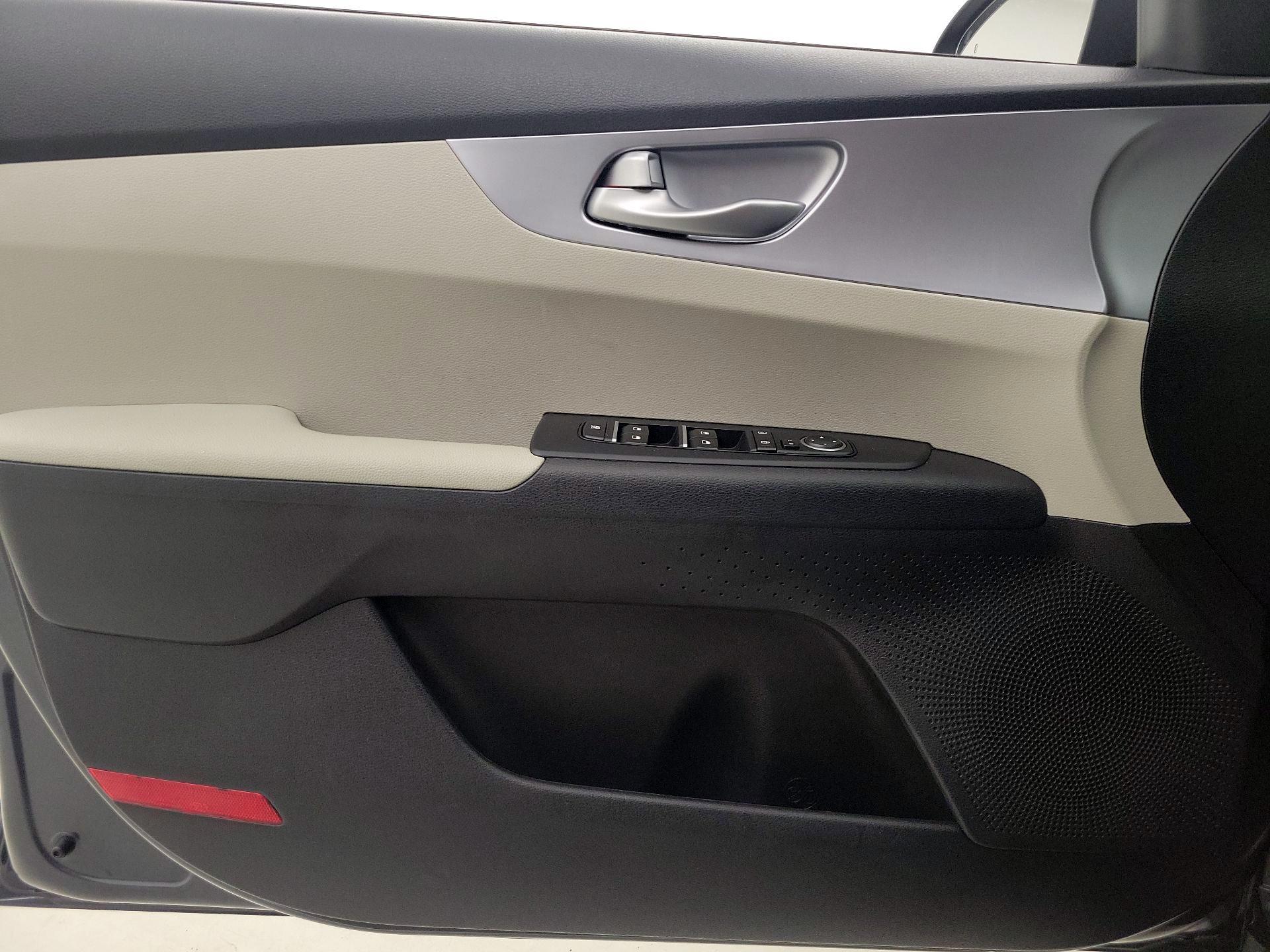 Thumbnail: 2022 Kia Forte - 12