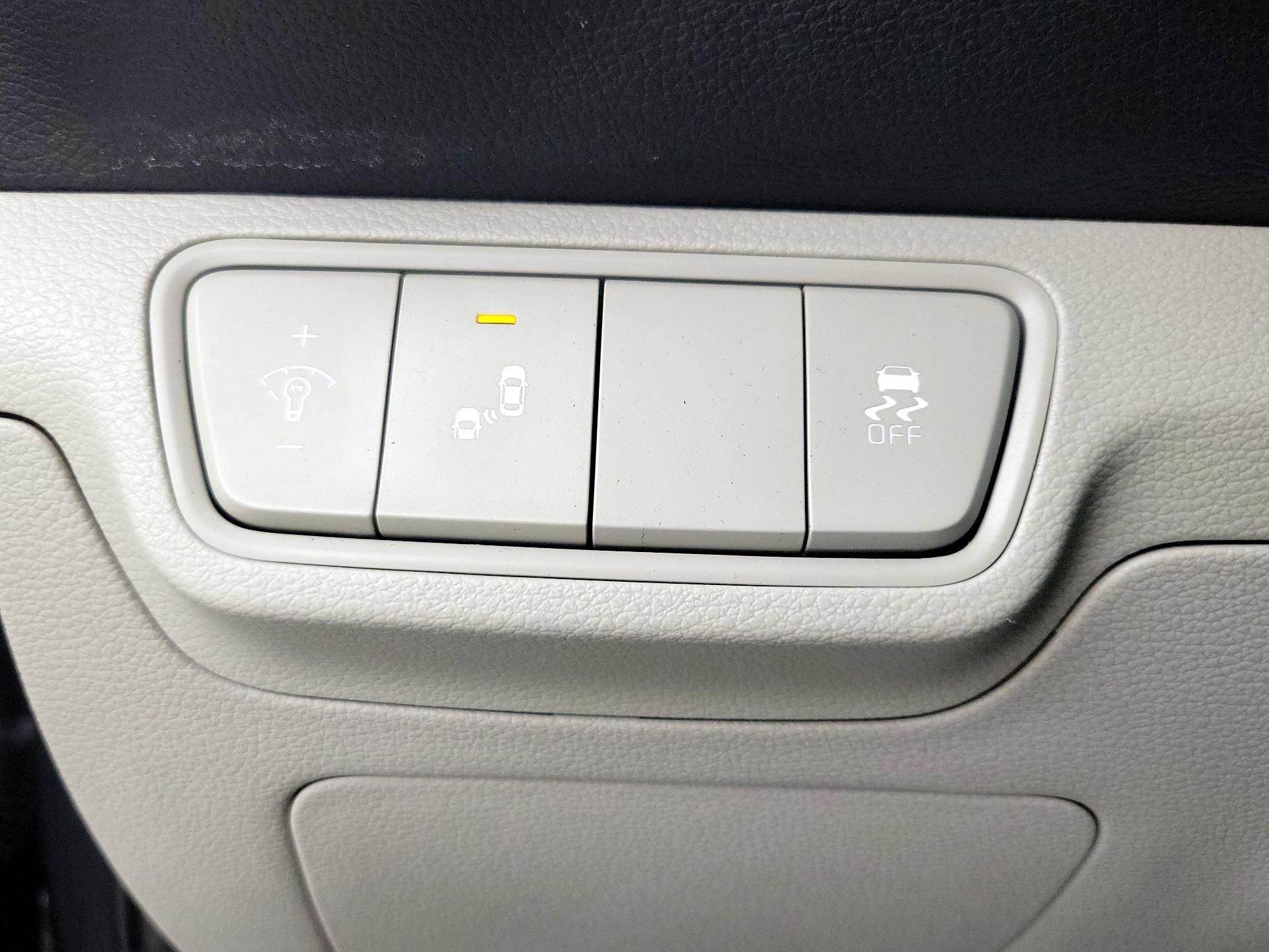 Thumbnail: 2022 Kia Forte - 13