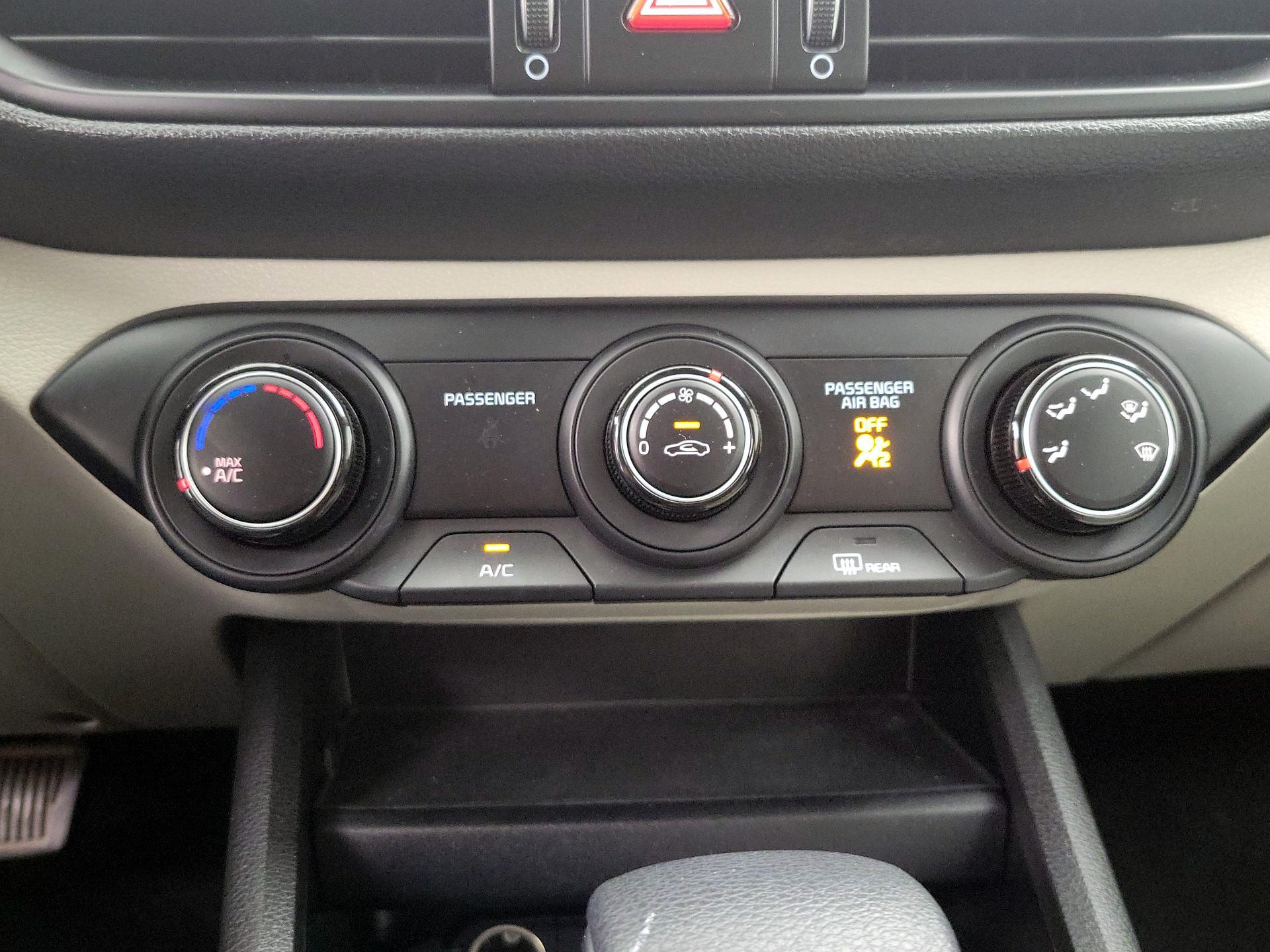 Thumbnail: 2022 Kia Forte - 16