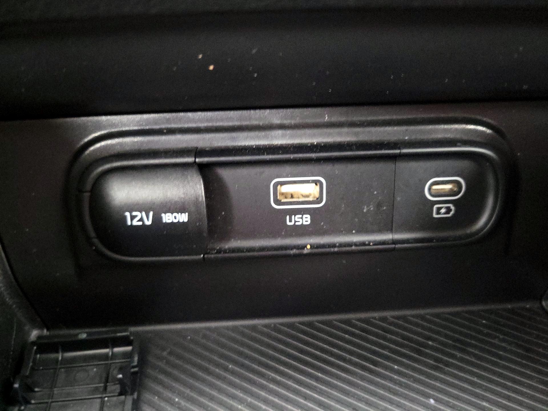 Thumbnail: 2023 Kia Sportage - 18