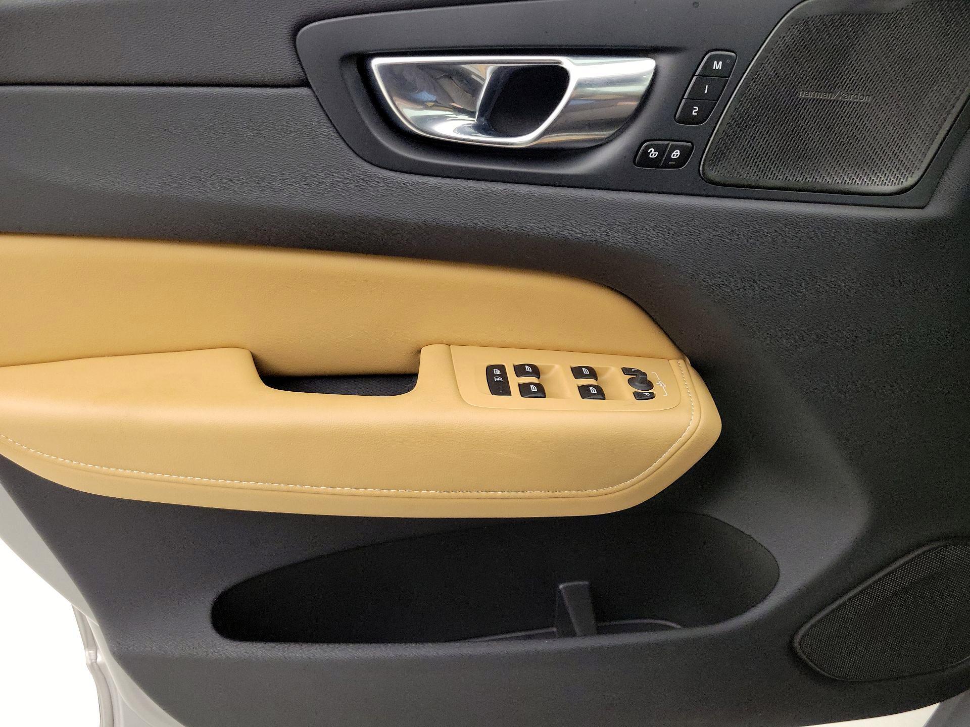 Thumbnail: 2023 Volvo XC60 - 12