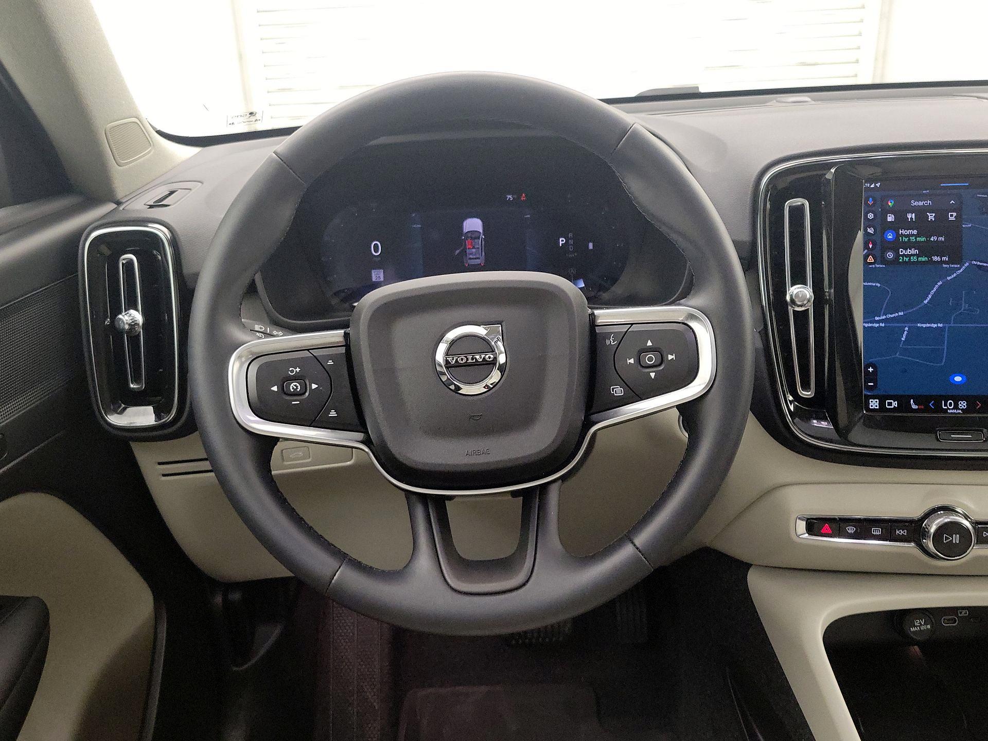 Thumbnail: 2025 Volvo XC40 - 10