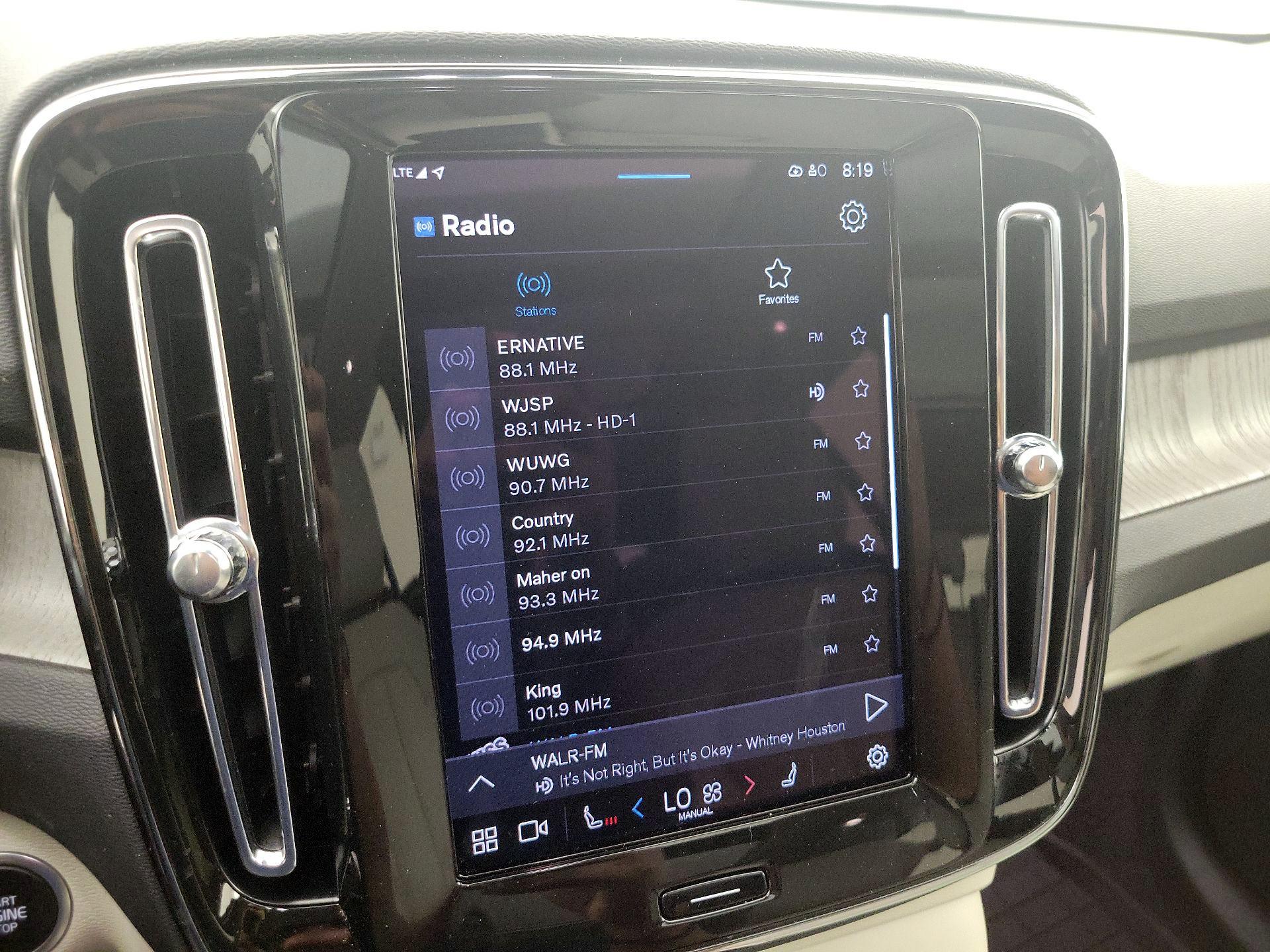 Thumbnail: 2025 Volvo XC40 - 16