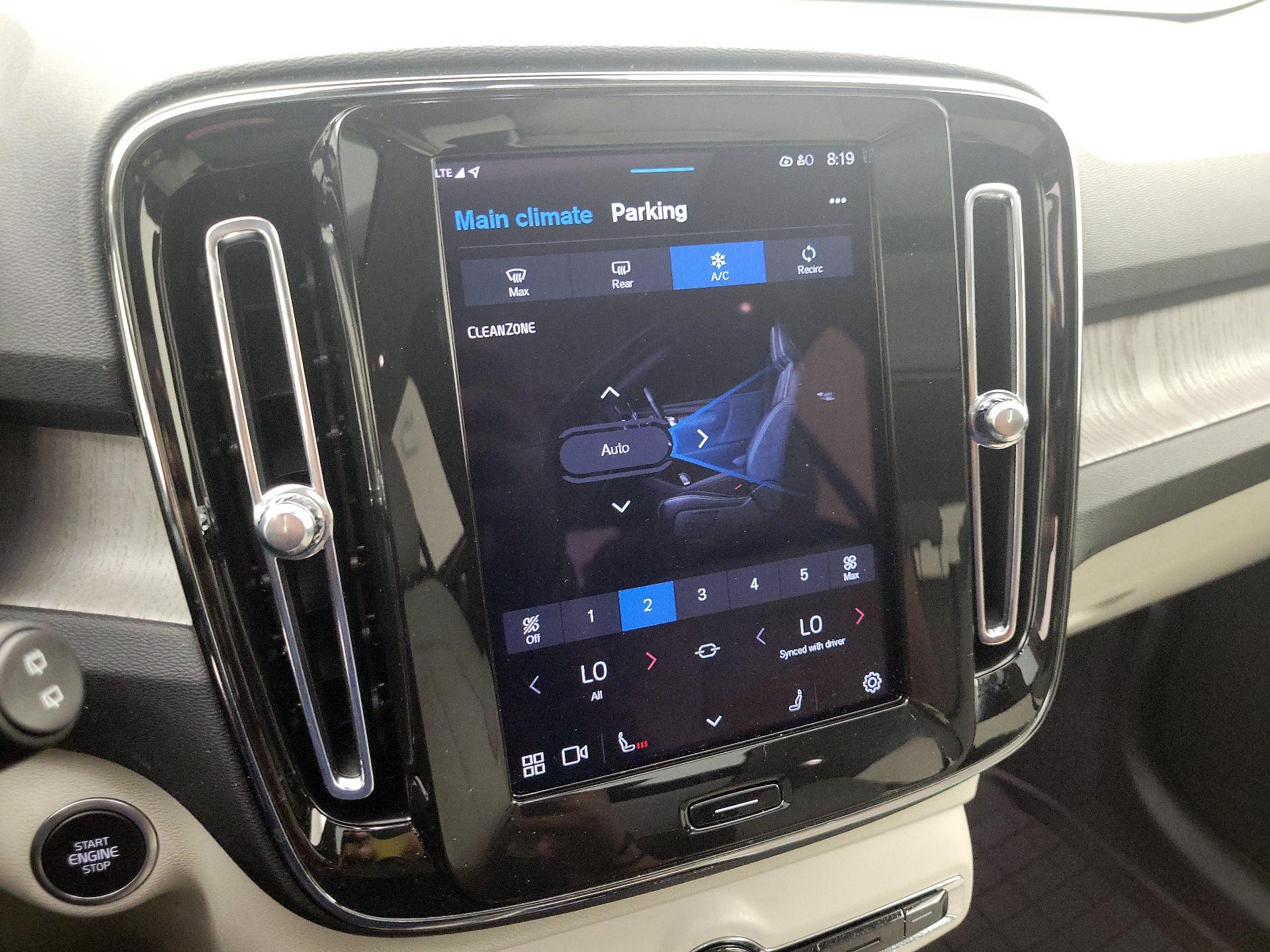 Thumbnail: 2025 Volvo XC40 - 17