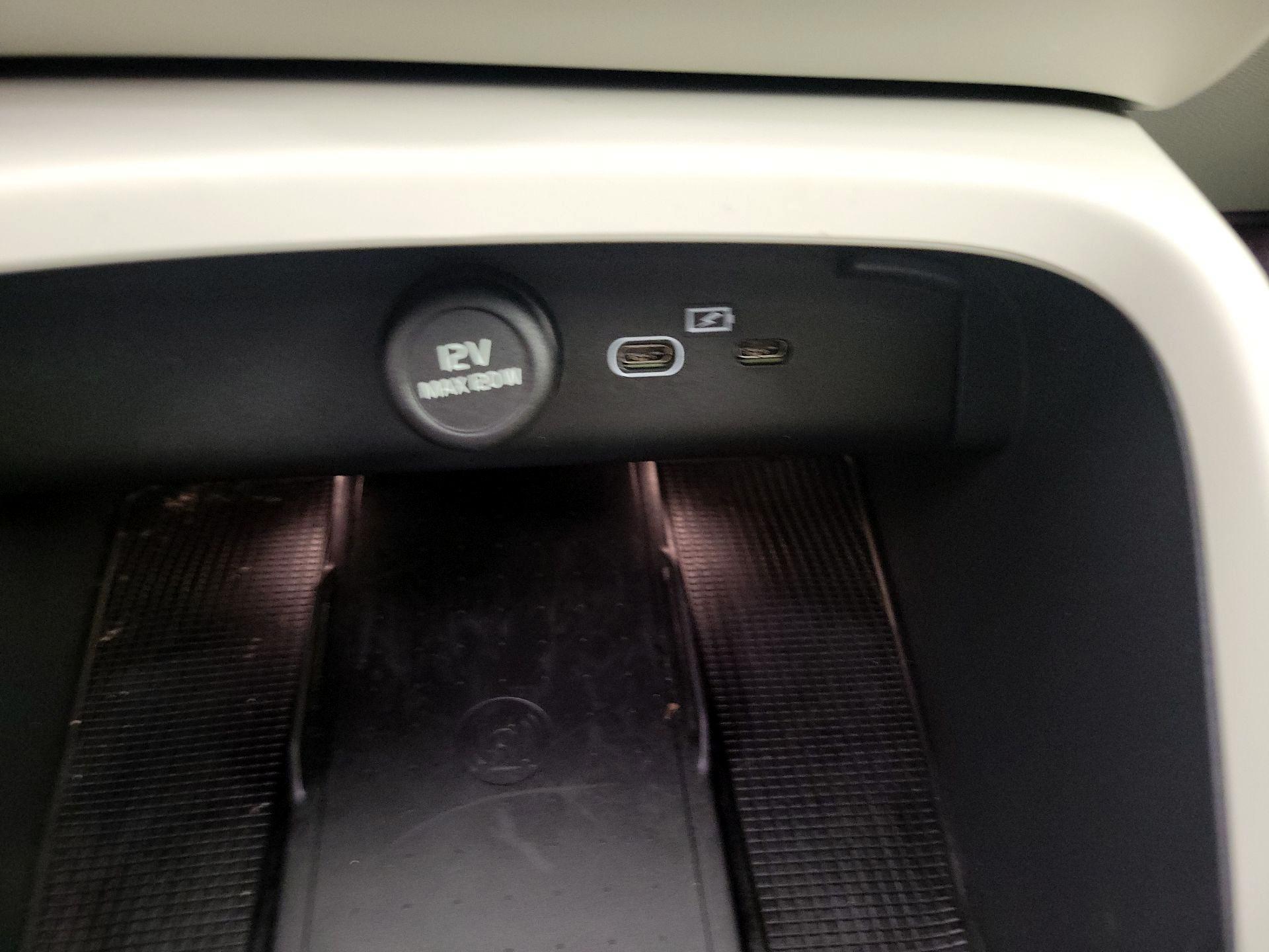 Thumbnail: 2025 Volvo XC40 - 19