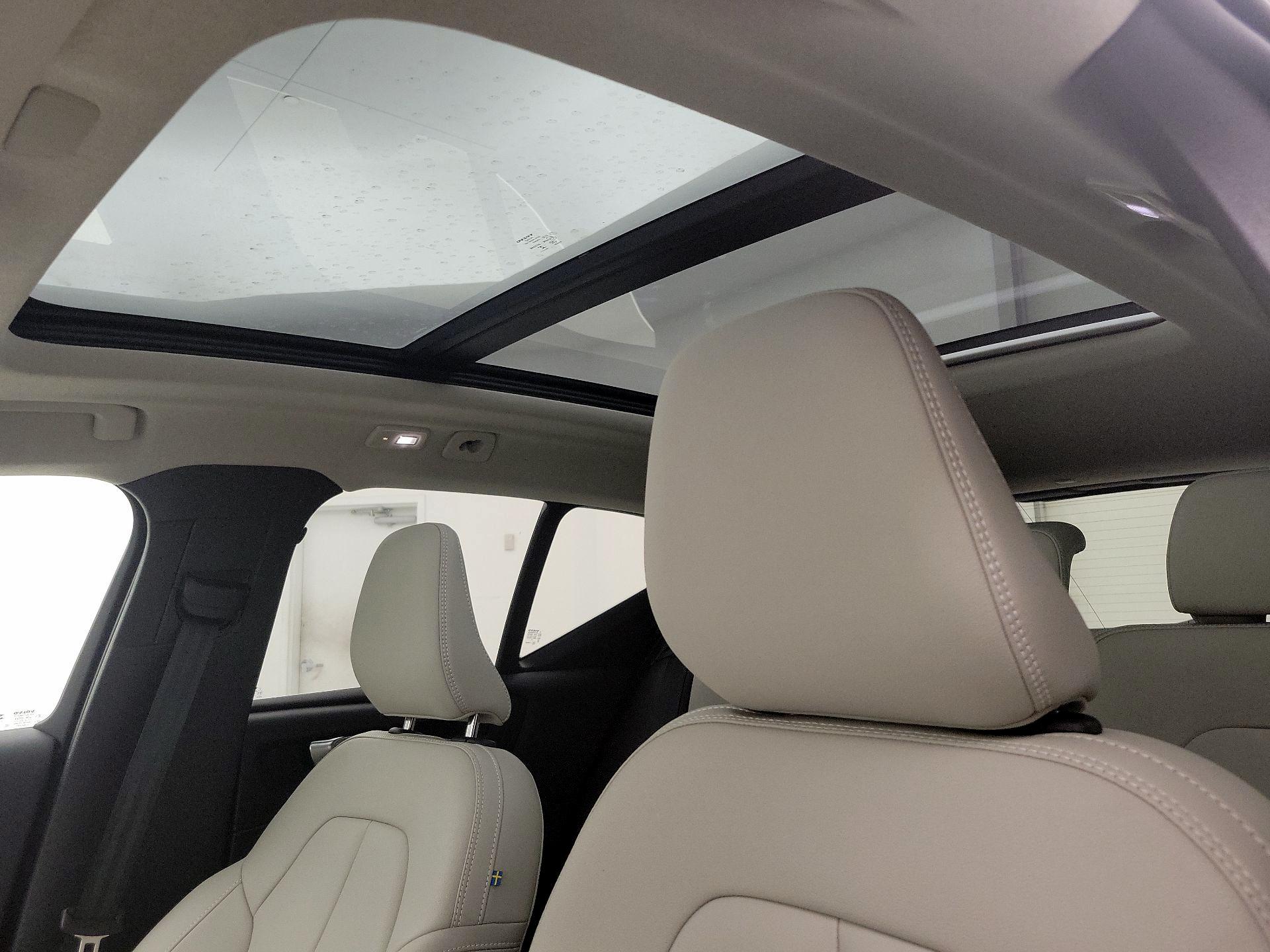 Thumbnail: 2025 Volvo XC40 - 20