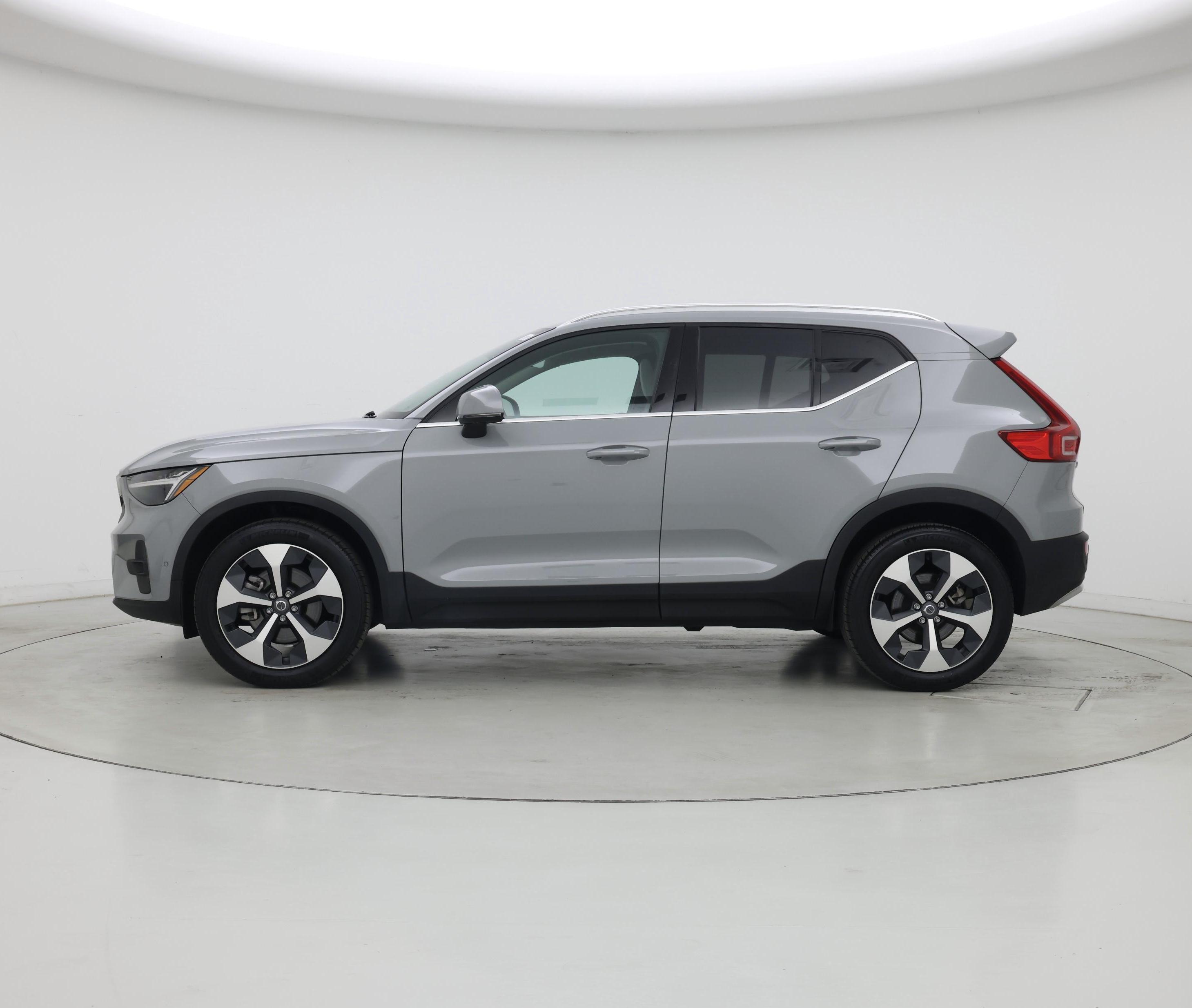 Thumbnail: 2025 Volvo XC40 - 3