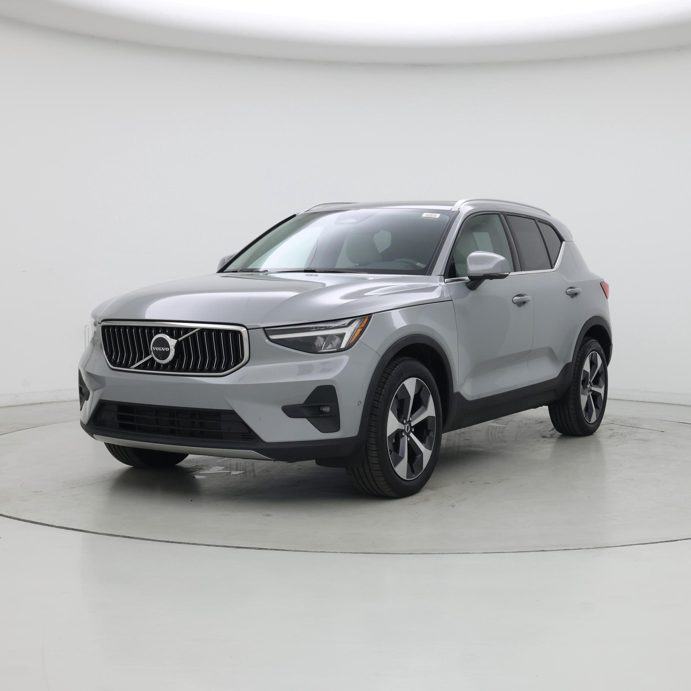Thumbnail: 2025 Volvo XC40 - 4